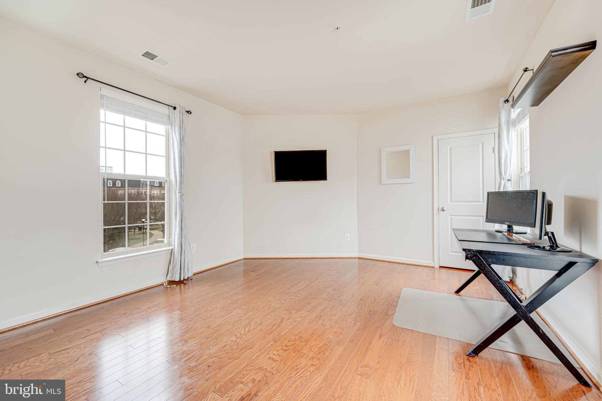 MADISON CRESCENT CONDOMINIUM - Residential Lease