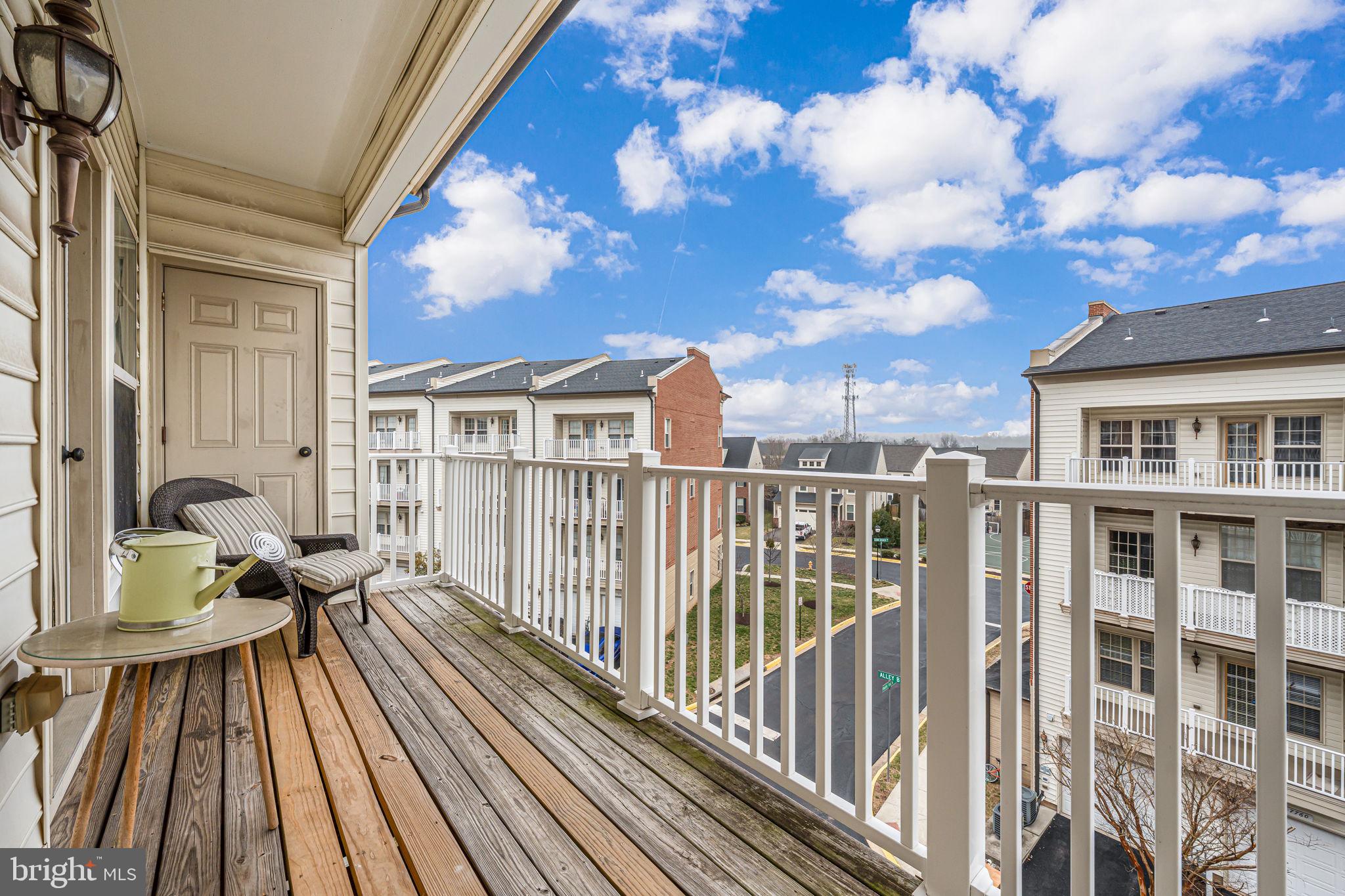 MADISON CRESCENT CONDOMINIUM - Residential Lease