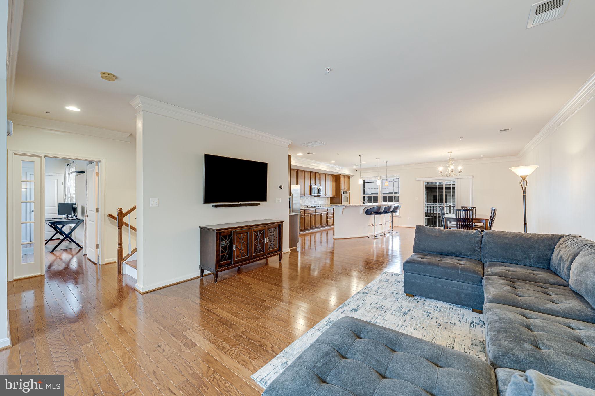 MADISON CRESCENT CONDOMINIUM - Residential Lease