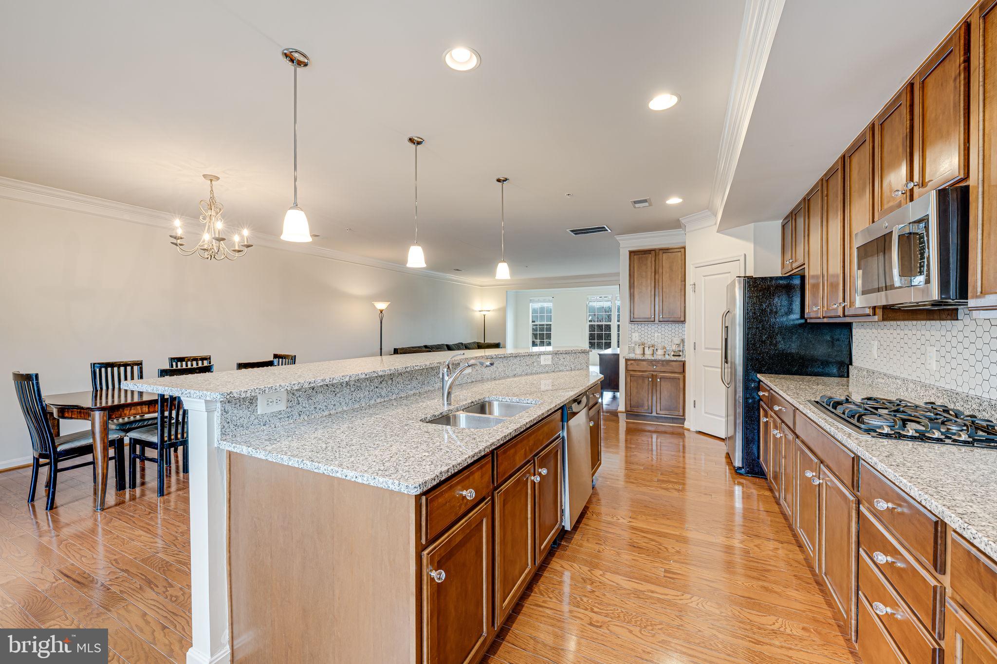 MADISON CRESCENT CONDOMINIUM - Residential Lease