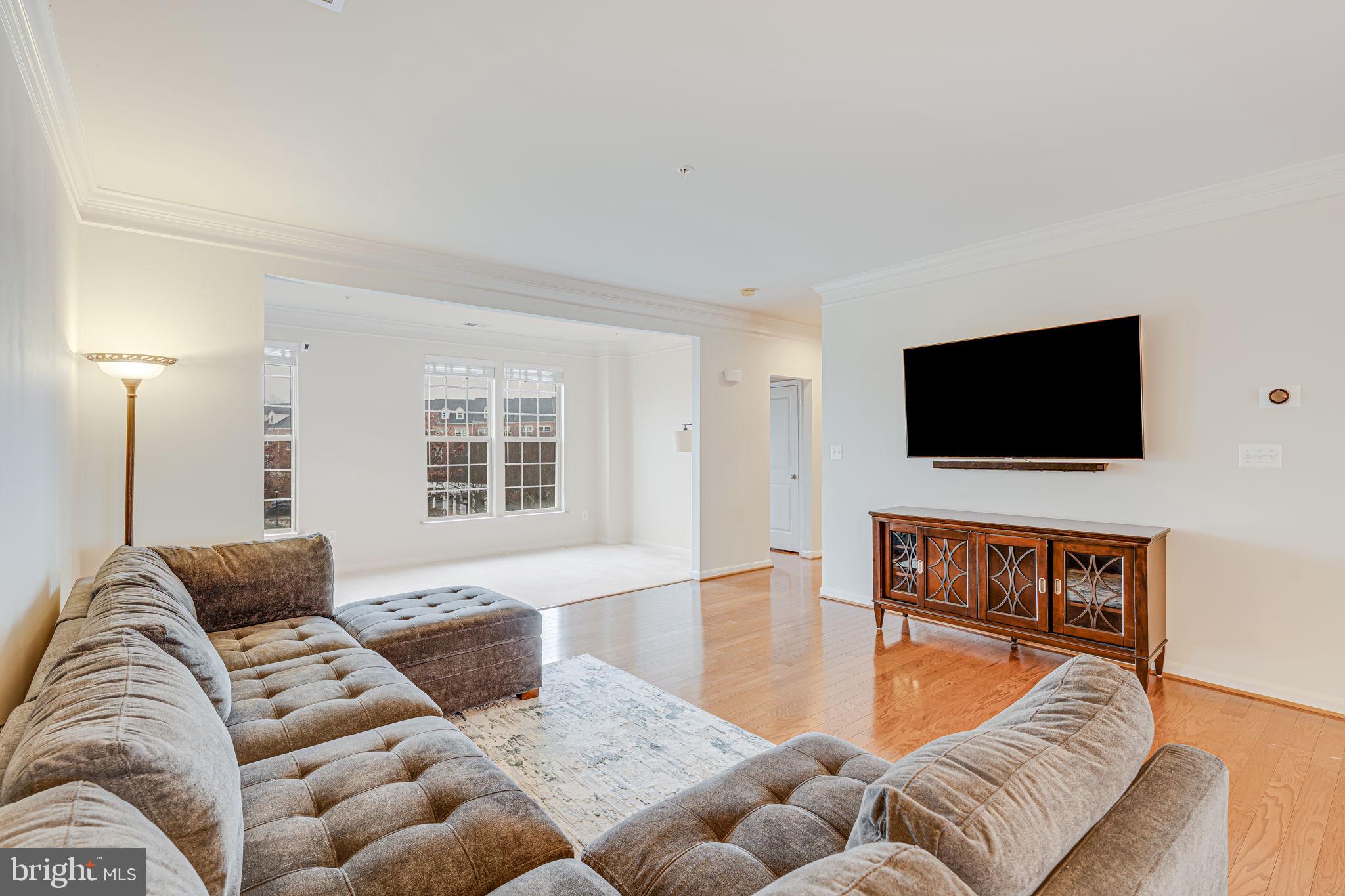 MADISON CRESCENT CONDOMINIUM - Residential Lease