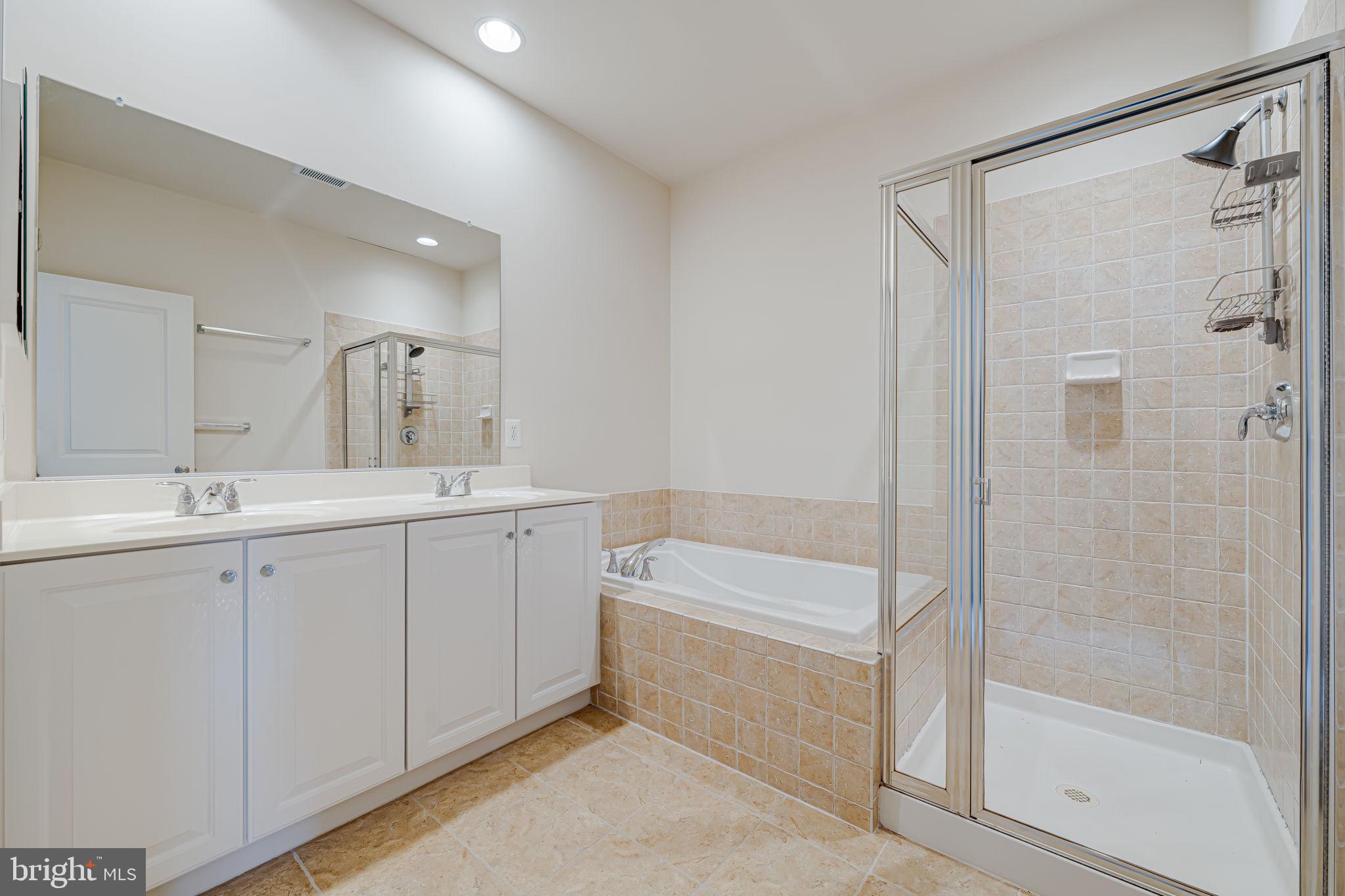 MADISON CRESCENT CONDOMINIUM - Residential Lease
