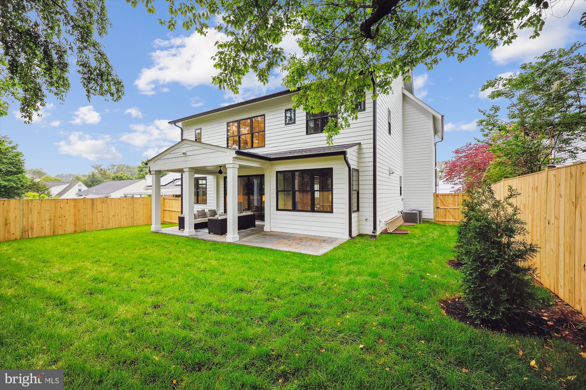 HENDRY ESTATES - Residential