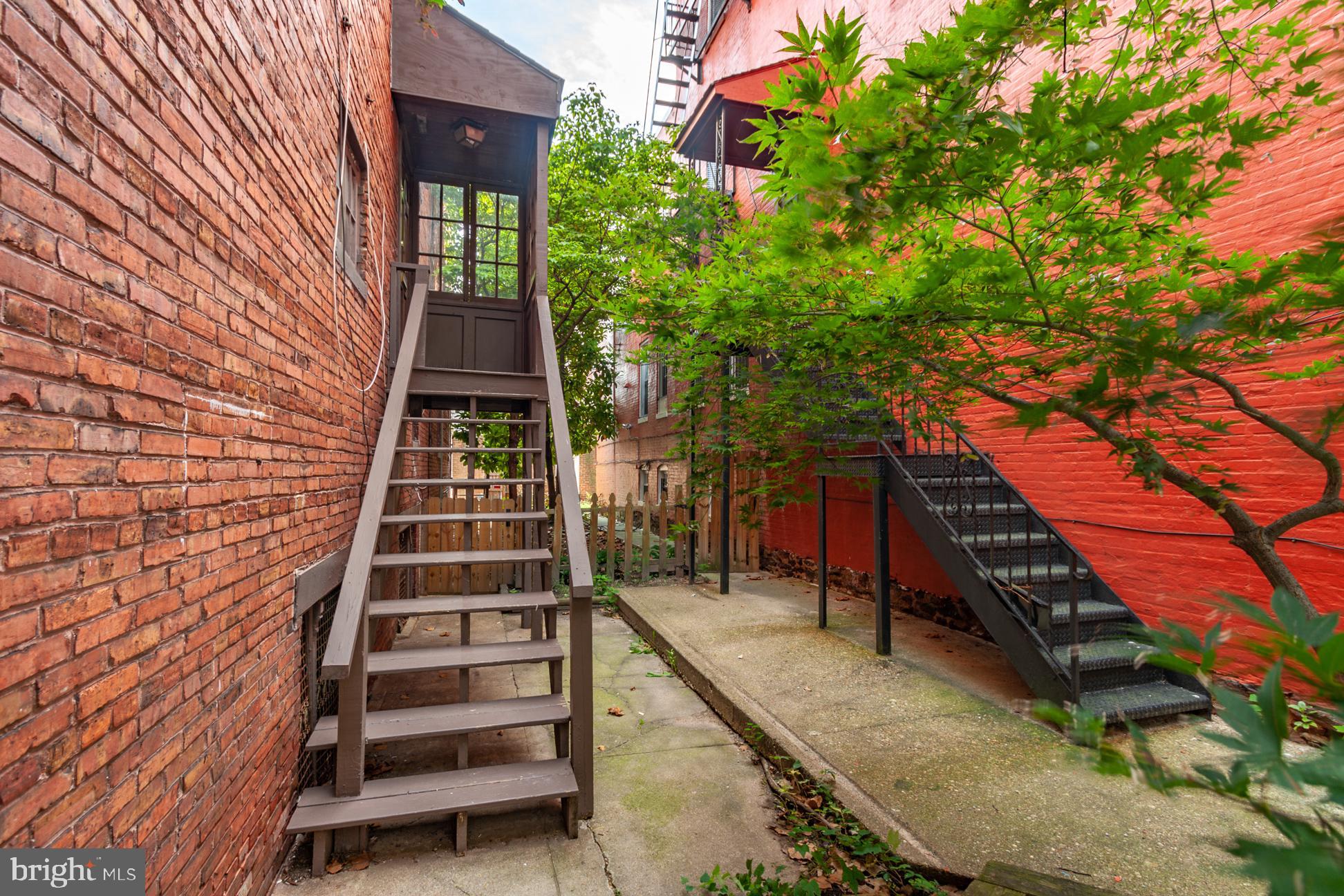 CHARLES VILLAGE - Residential Lease