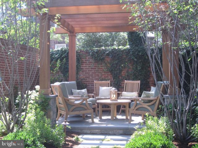 OLD TOWN ALEXANDRIA - Residential