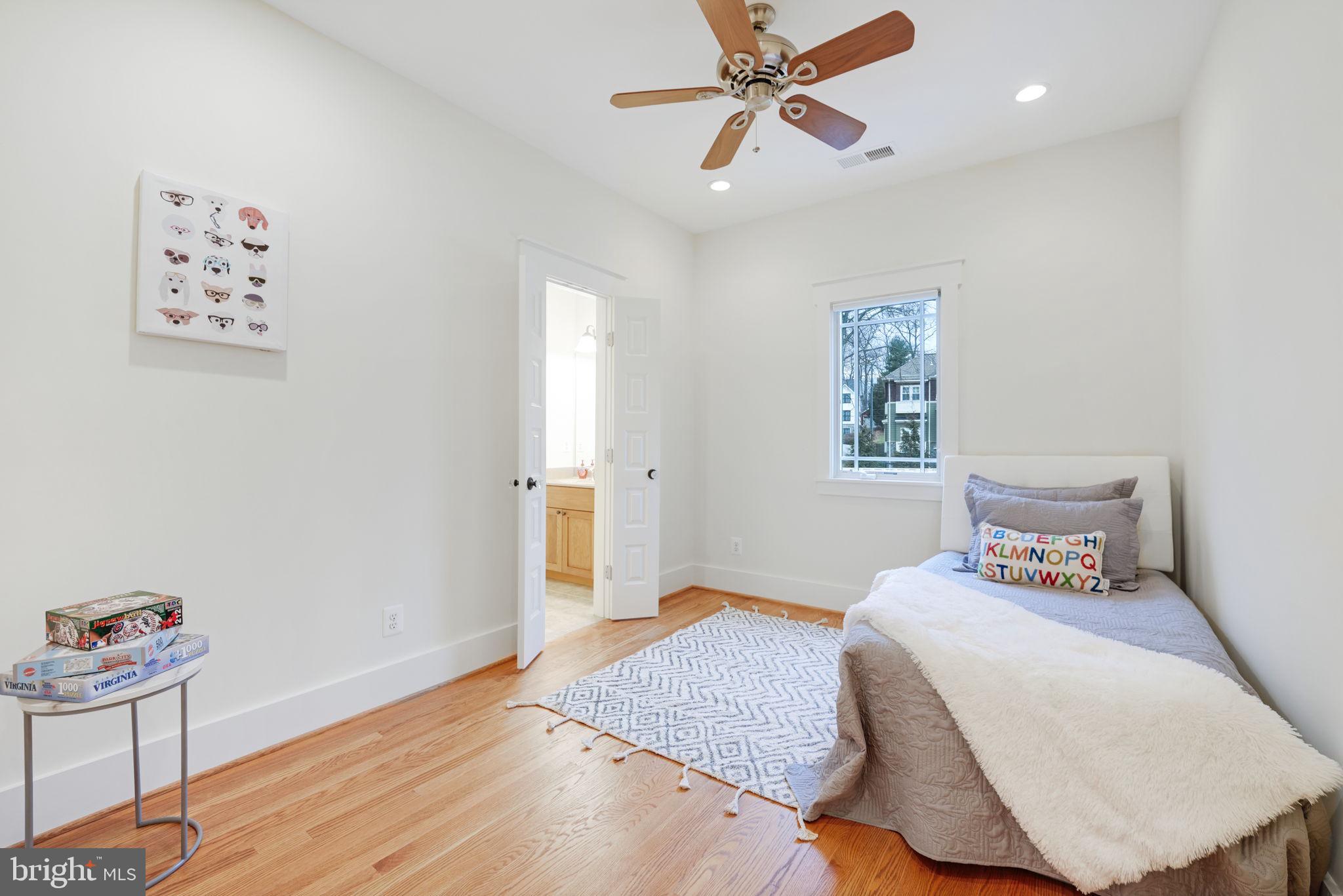 VIENNA WOODS - Residential