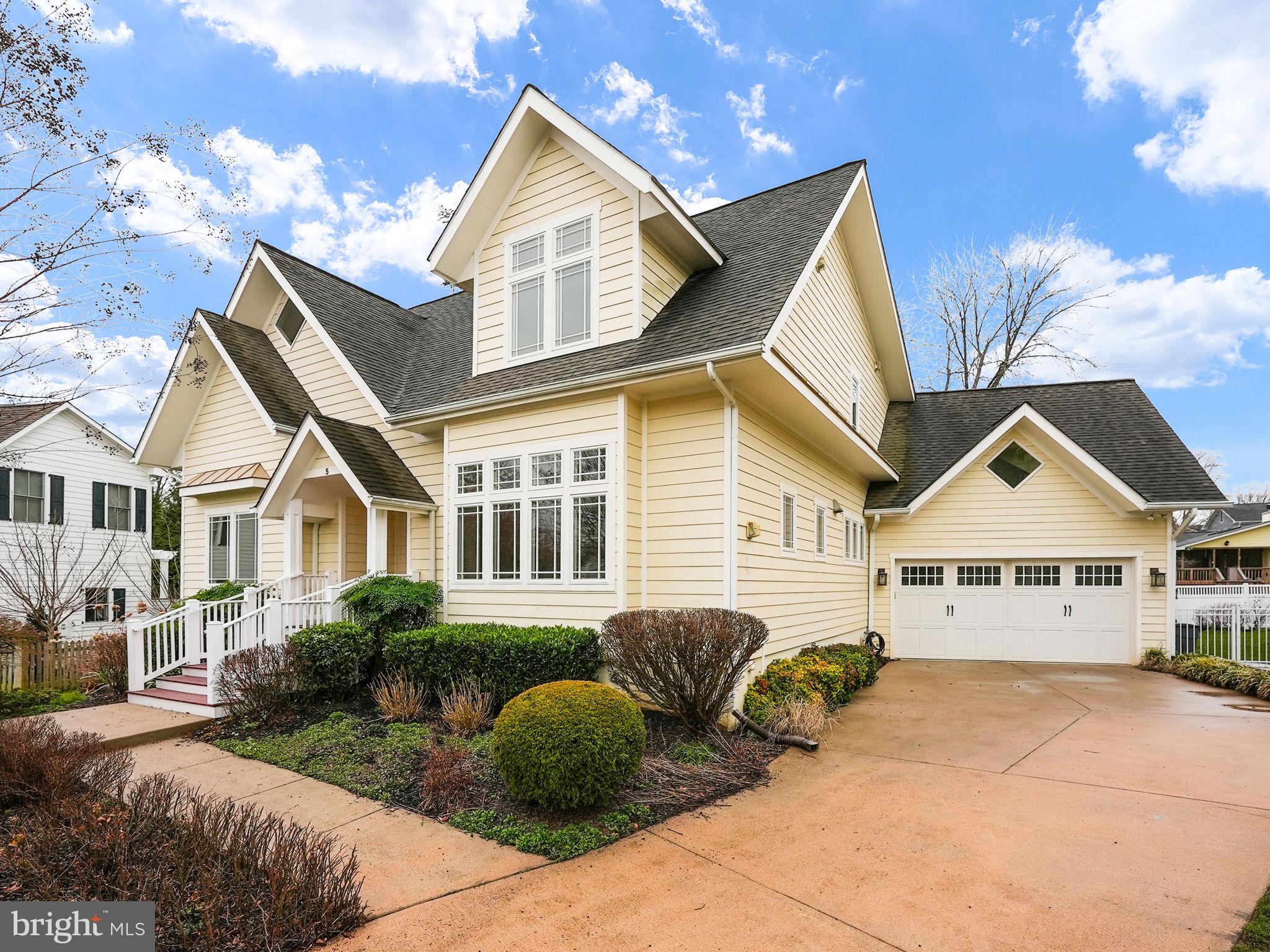 VIENNA WOODS - Residential