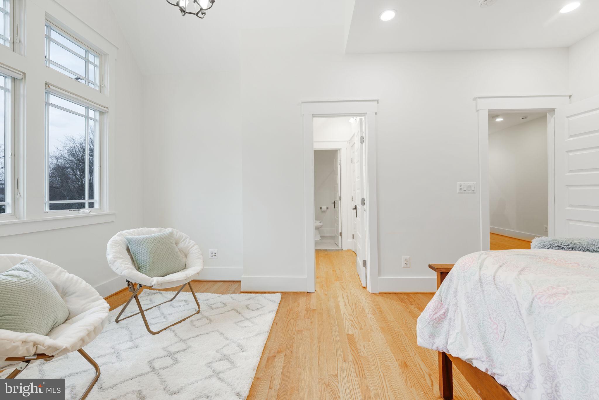 VIENNA WOODS - Residential