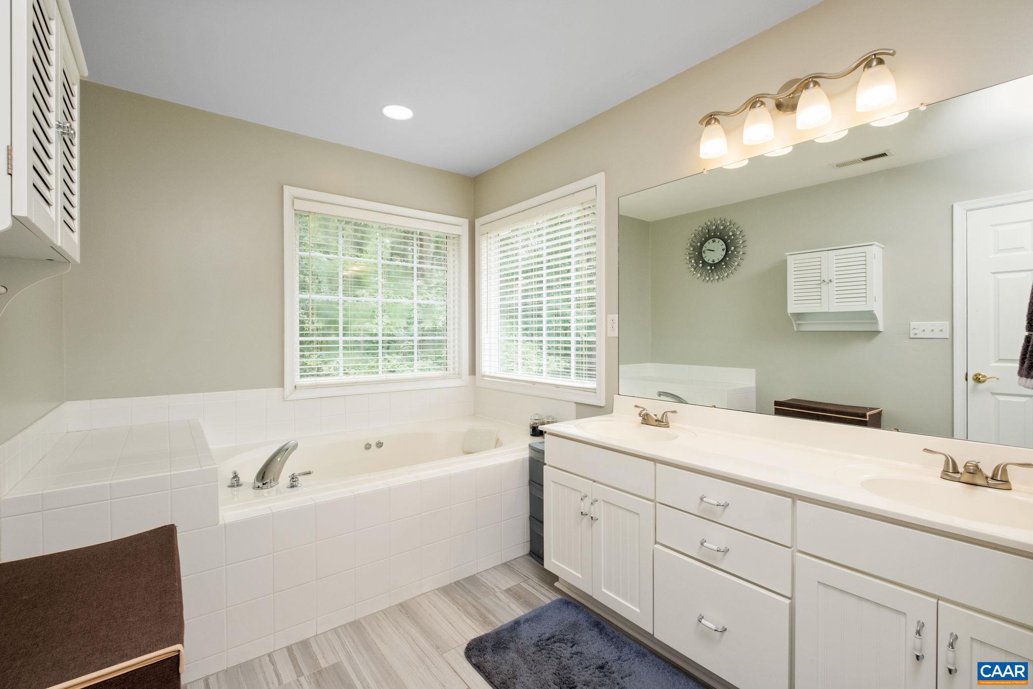 FOX HOLLOW - Residential