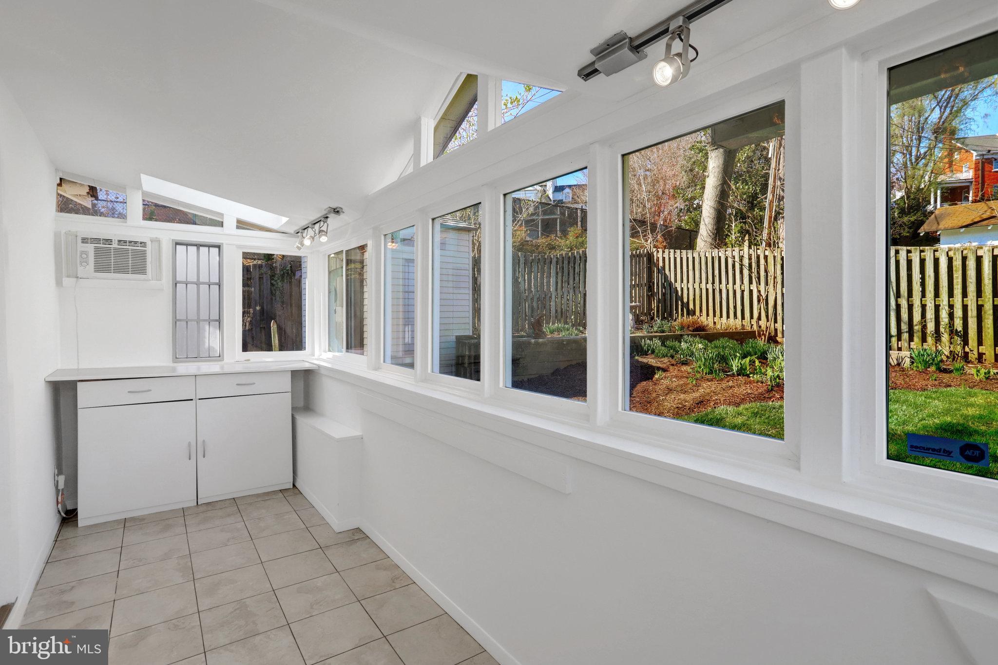 ROSEMONT PARK - Residential