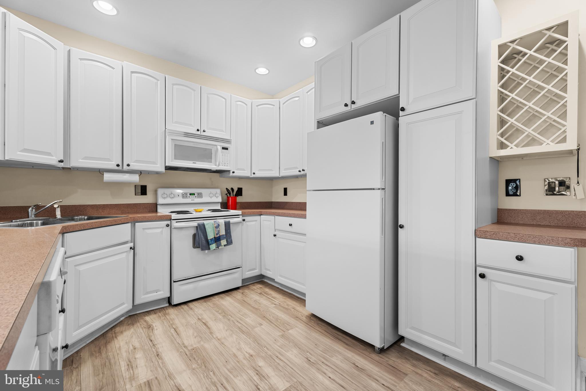 SUMMERLYN - Residential