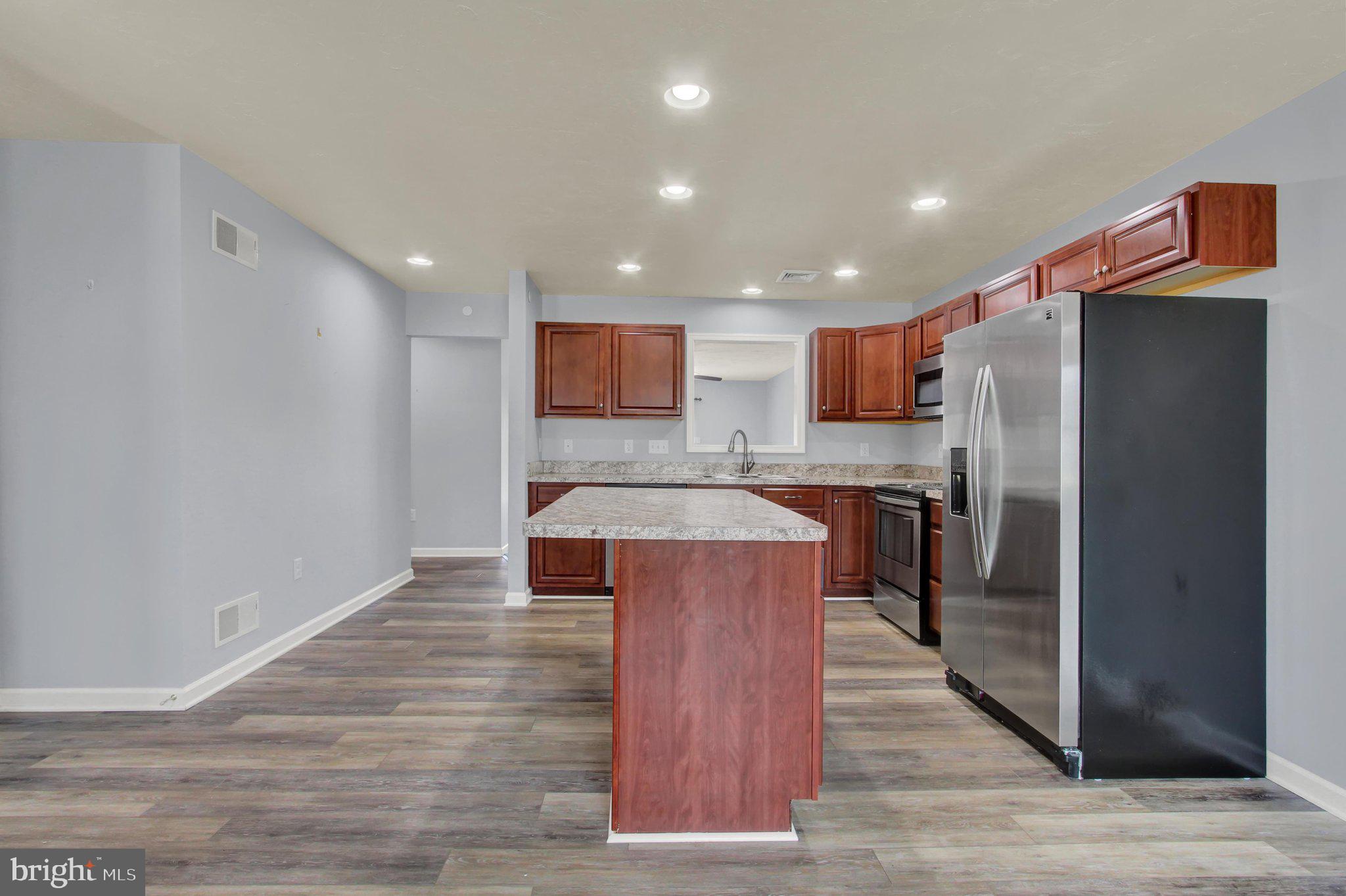 LAUREL MANOR - Residential