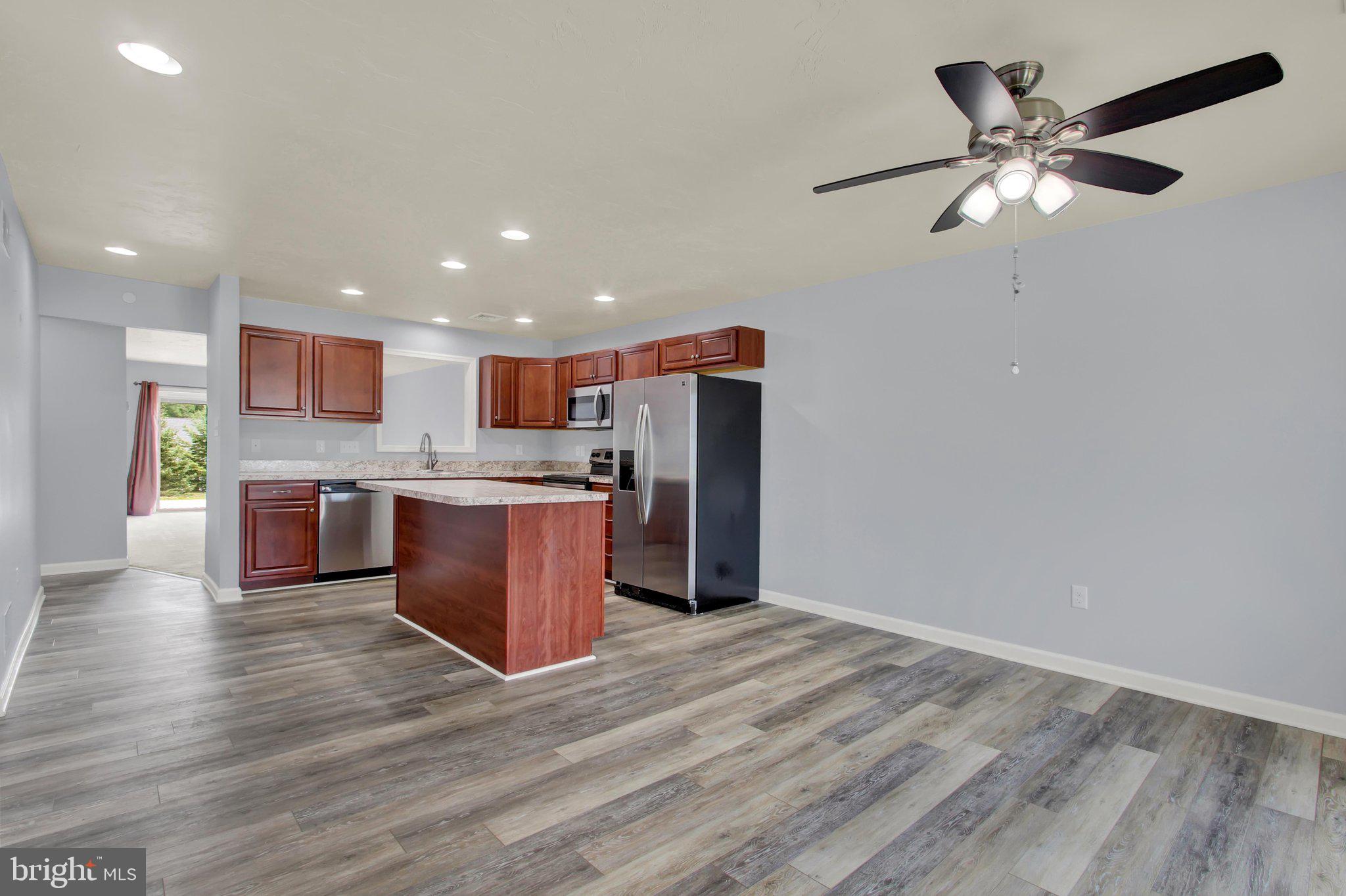 LAUREL MANOR - Residential