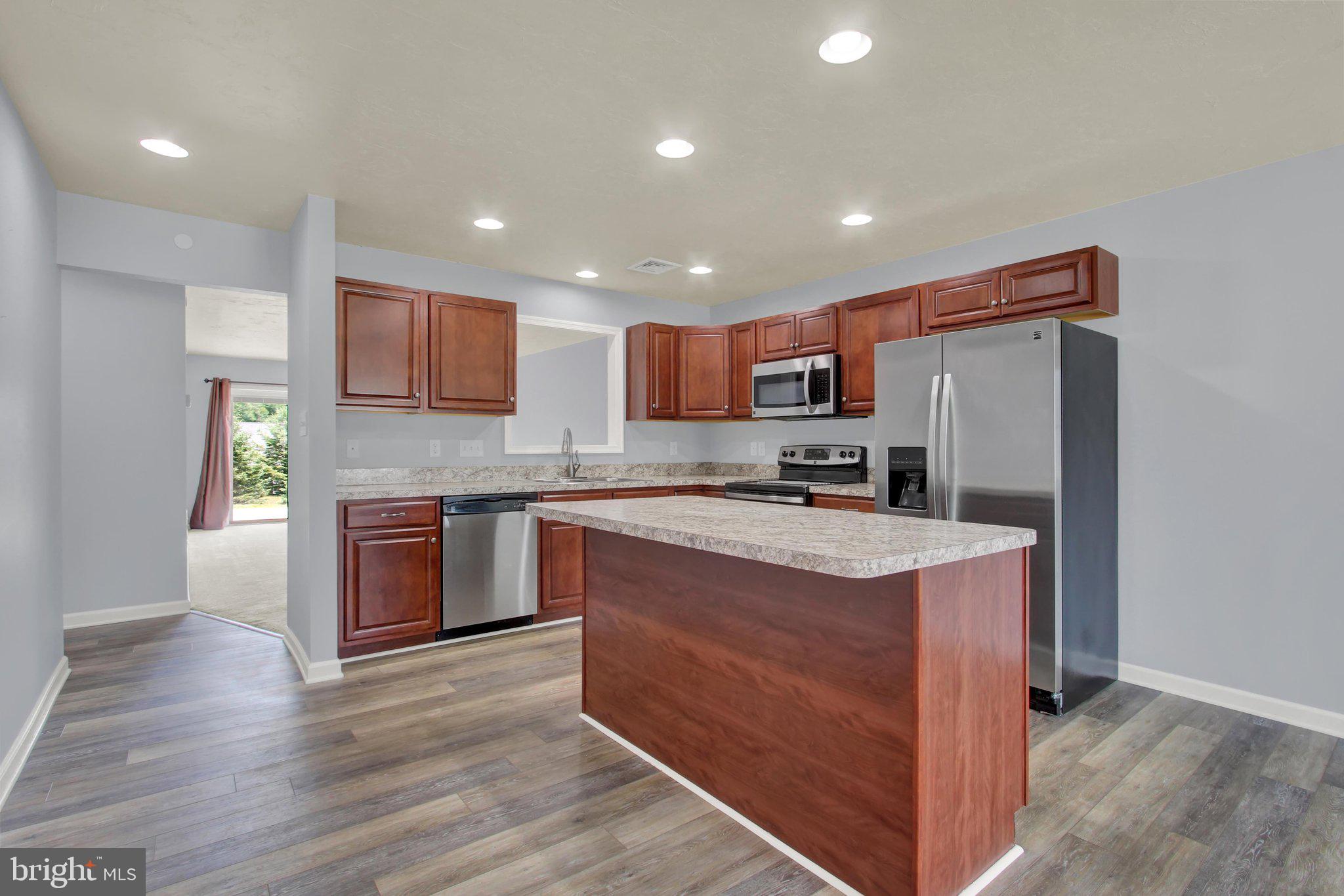 LAUREL MANOR - Residential