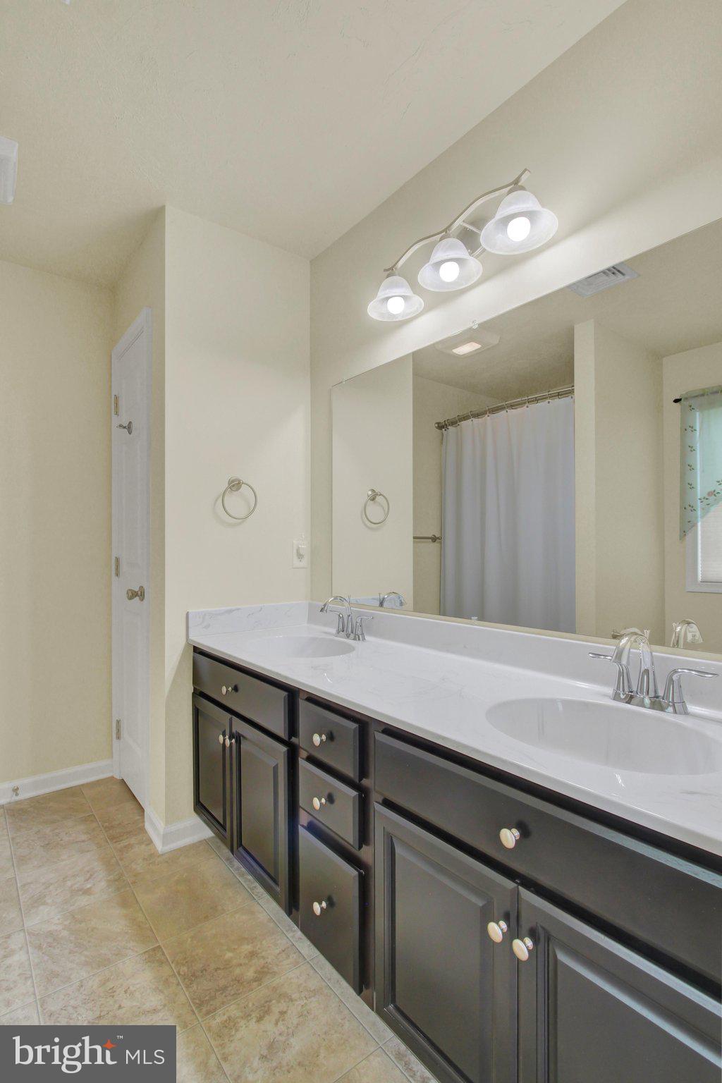 LAUREL MANOR - Residential