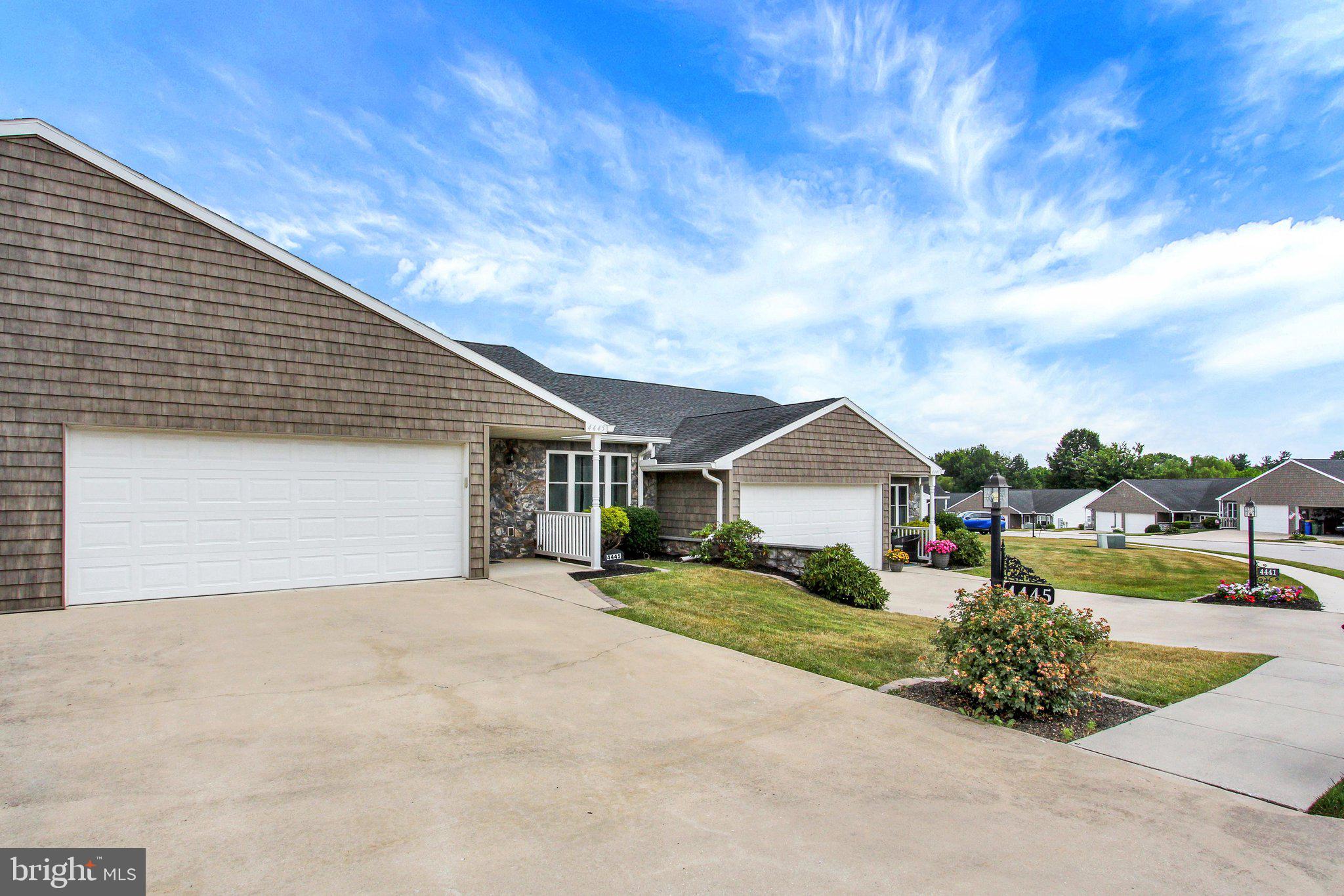 LAUREL MANOR - Residential