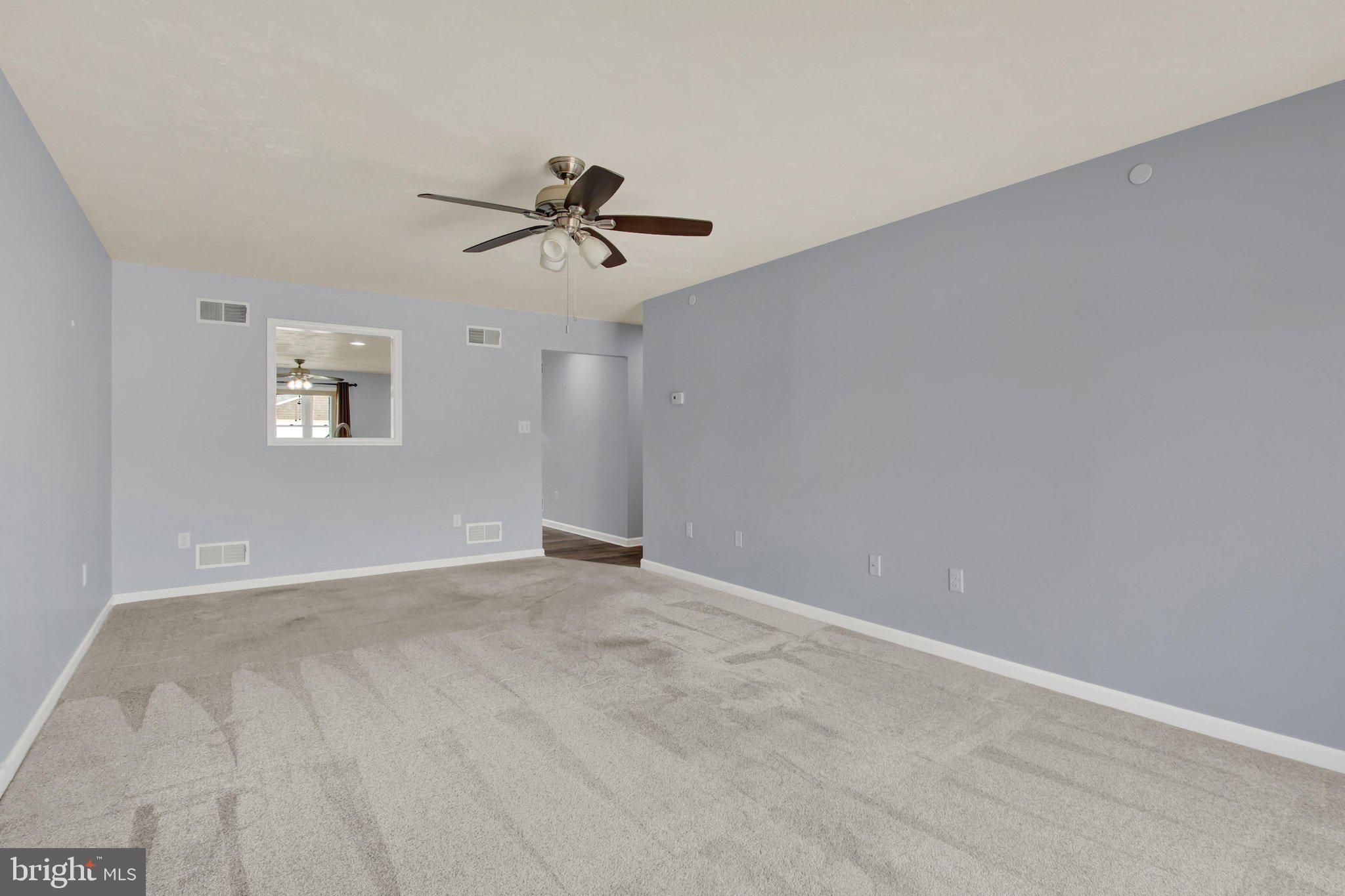 LAUREL MANOR - Residential