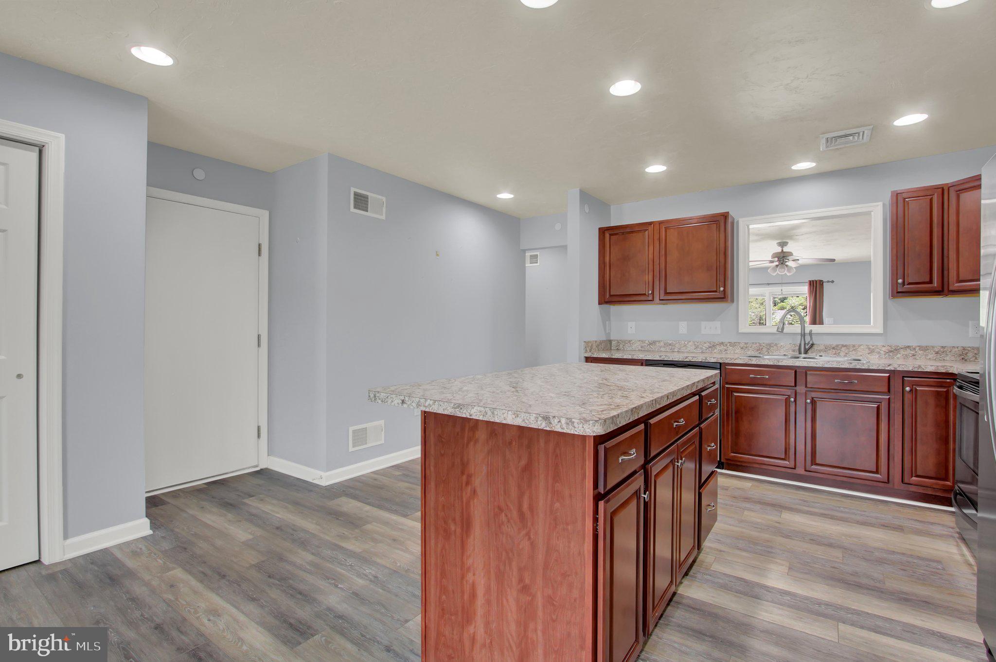 LAUREL MANOR - Residential