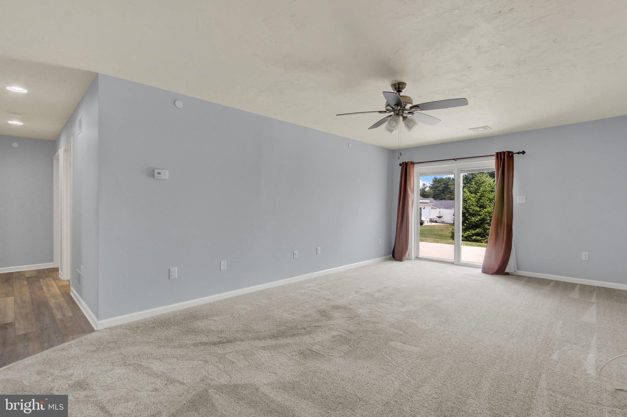 LAUREL MANOR - Residential