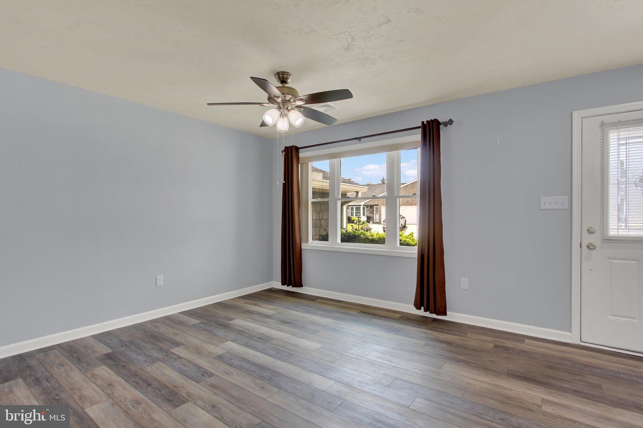 LAUREL MANOR - Residential