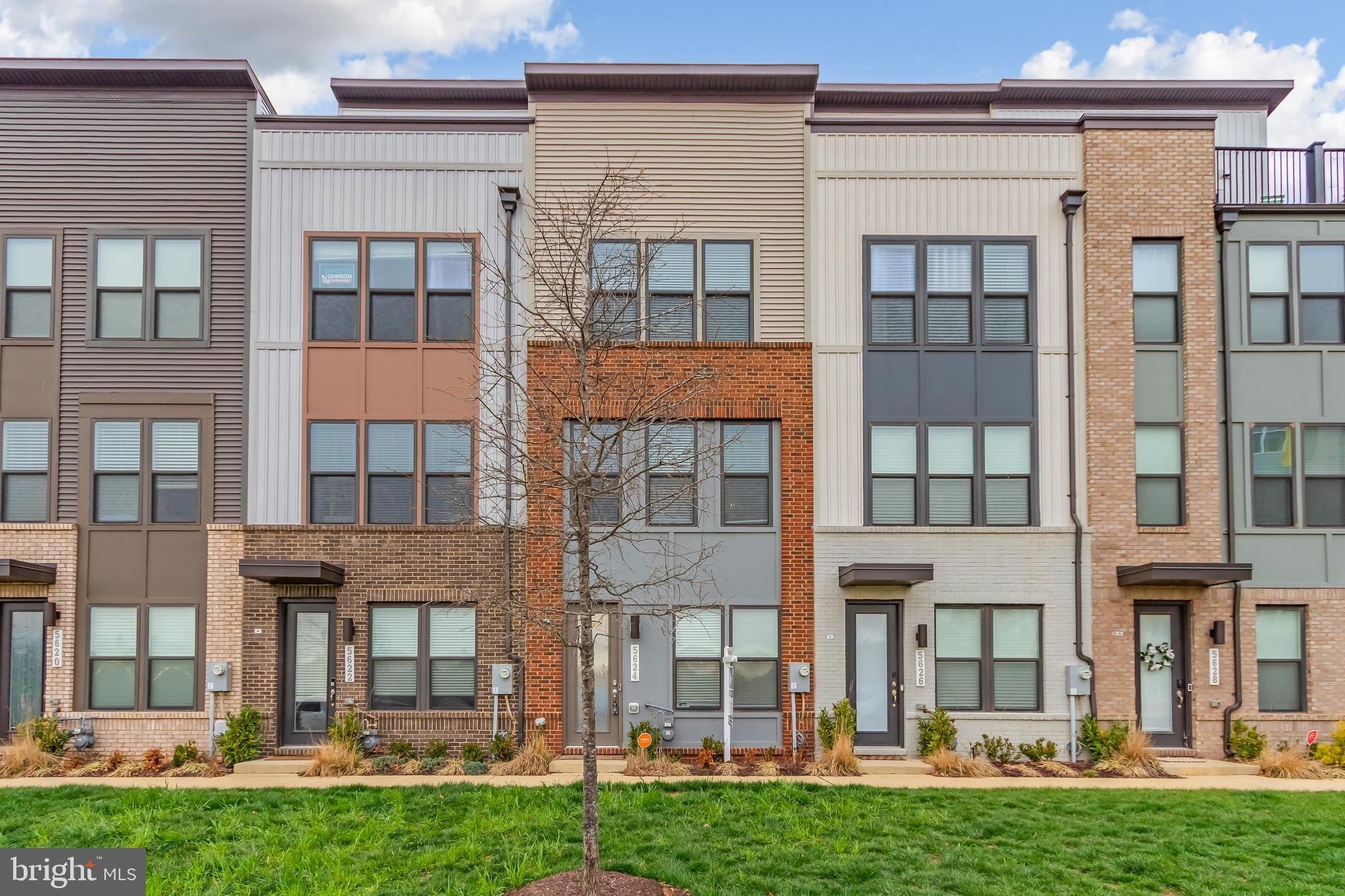 RIVERFRONT - Residential