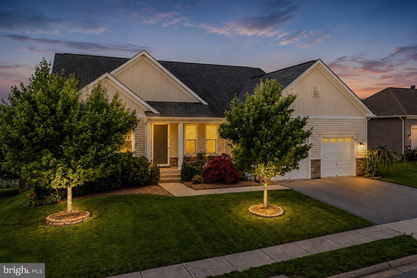 OPEN HOUSE | SATURDAY, JULY 18 | 12–2 PM
Over 5,000 square feet of beautifully finished living space! This move-in-ready ranch in sought-after Norborne Glebe offers 5 bedrooms, 3 full baths, and an impressive finished walk-out lower level—ideal for entertaining, guests, hobbies, or multigenerational living.
The open-concept main level features a spacious kitchen with a large island, double wall ovens, stainless steel appliances, abundant cabinetry, and a walk-in pantry. Enjoy a private primary suite, generous bedrooms, a level backyard, and an attached two-car garage.
Minutes from Route 9, downtown Charles Town, shopping, dining, Northern Virginia, and Maryland commuter routes.
Come see how much space this exceptional home has to offer!