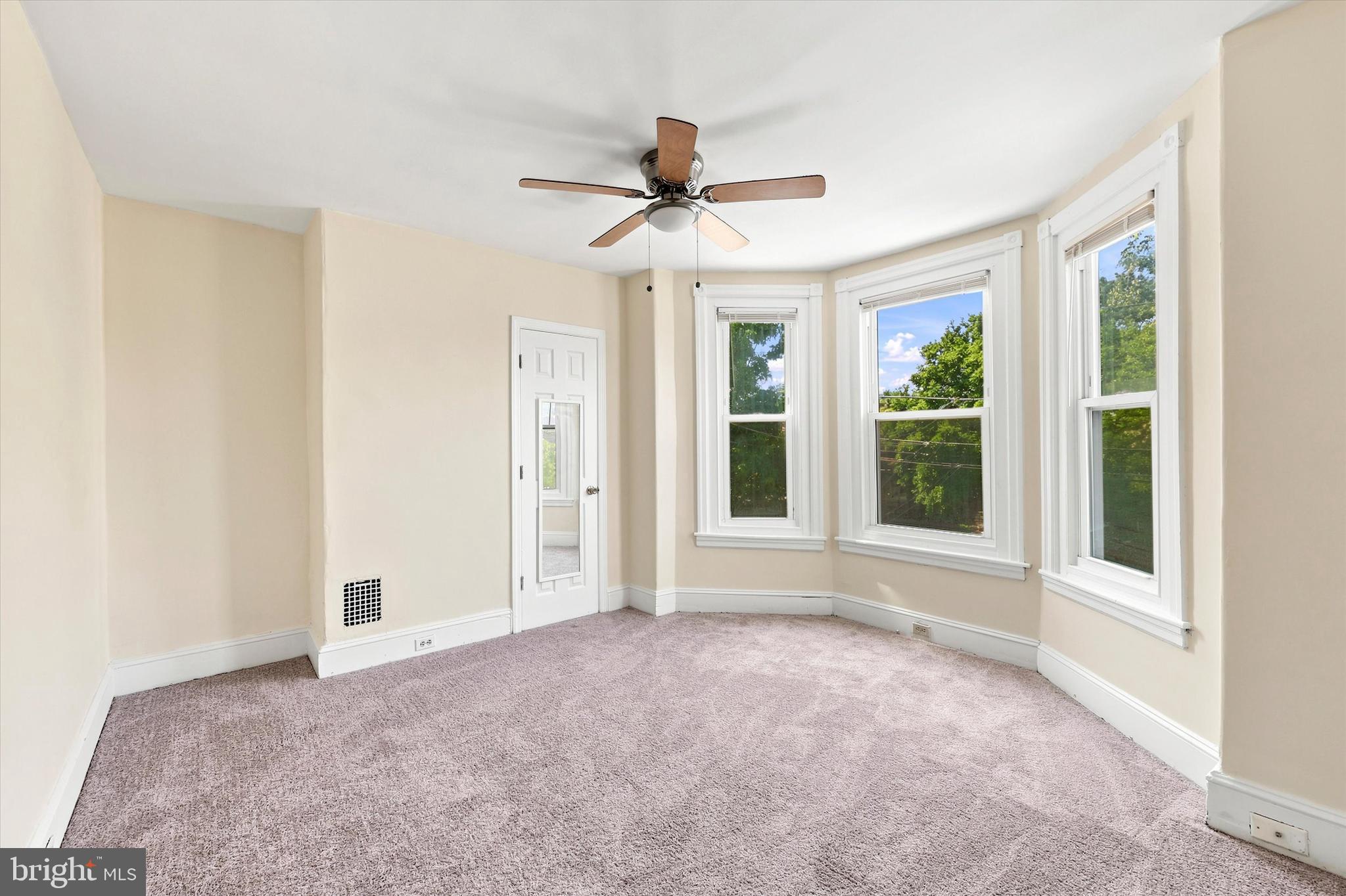 MILMONT PARK - Residential