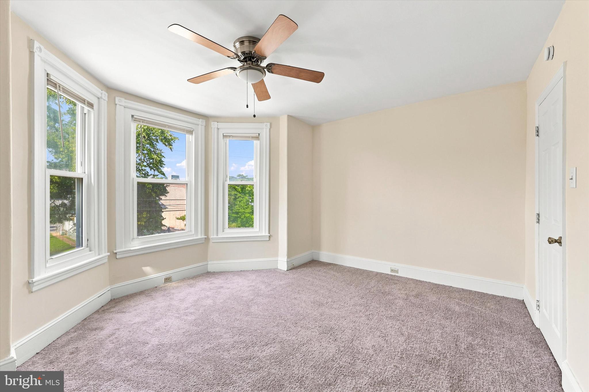 MILMONT PARK - Residential
