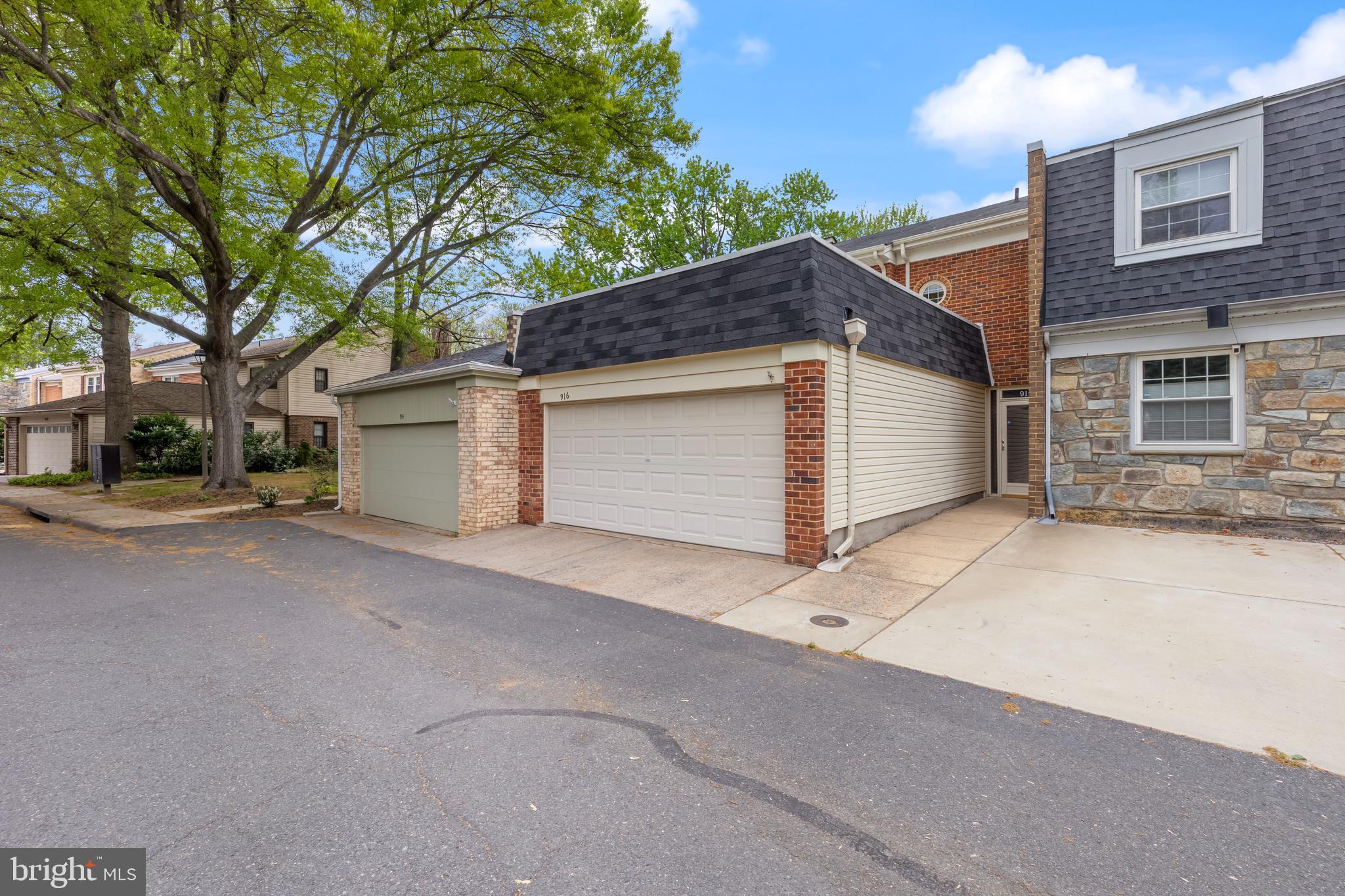 TOWNES OF MOOREFIELD - Residential