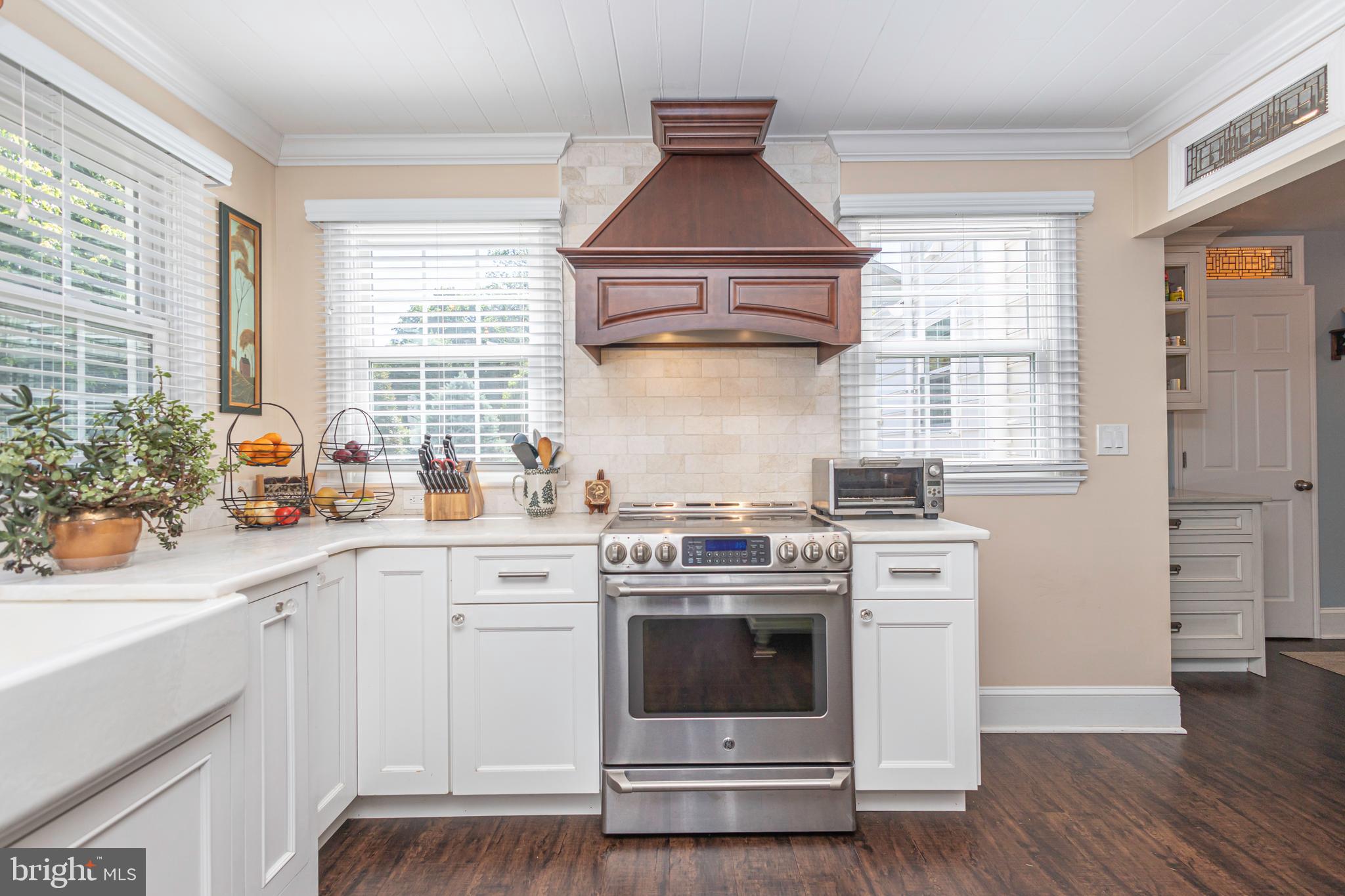 MAKEFIELD MANOR - Residential