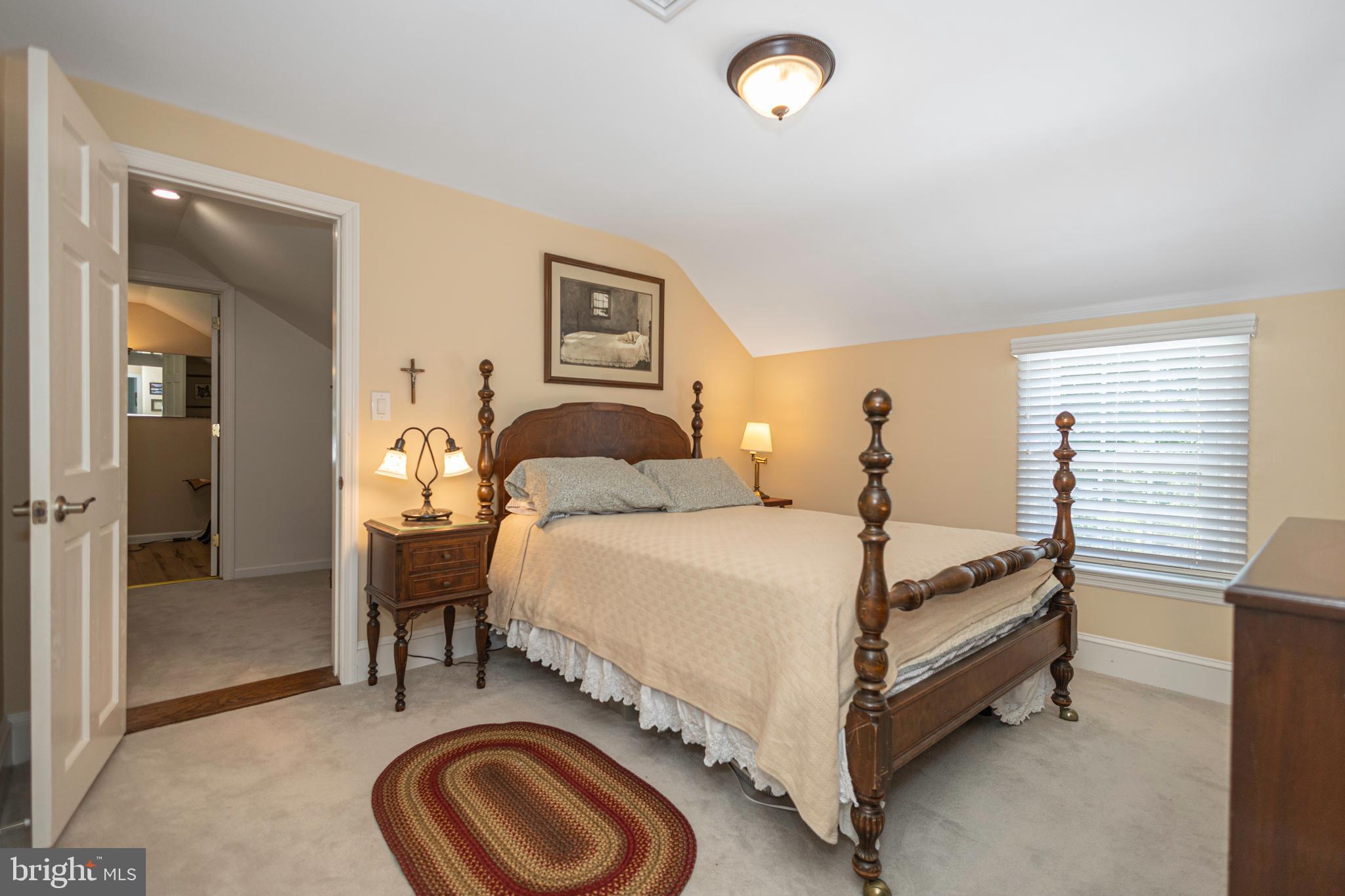 MAKEFIELD MANOR - Residential