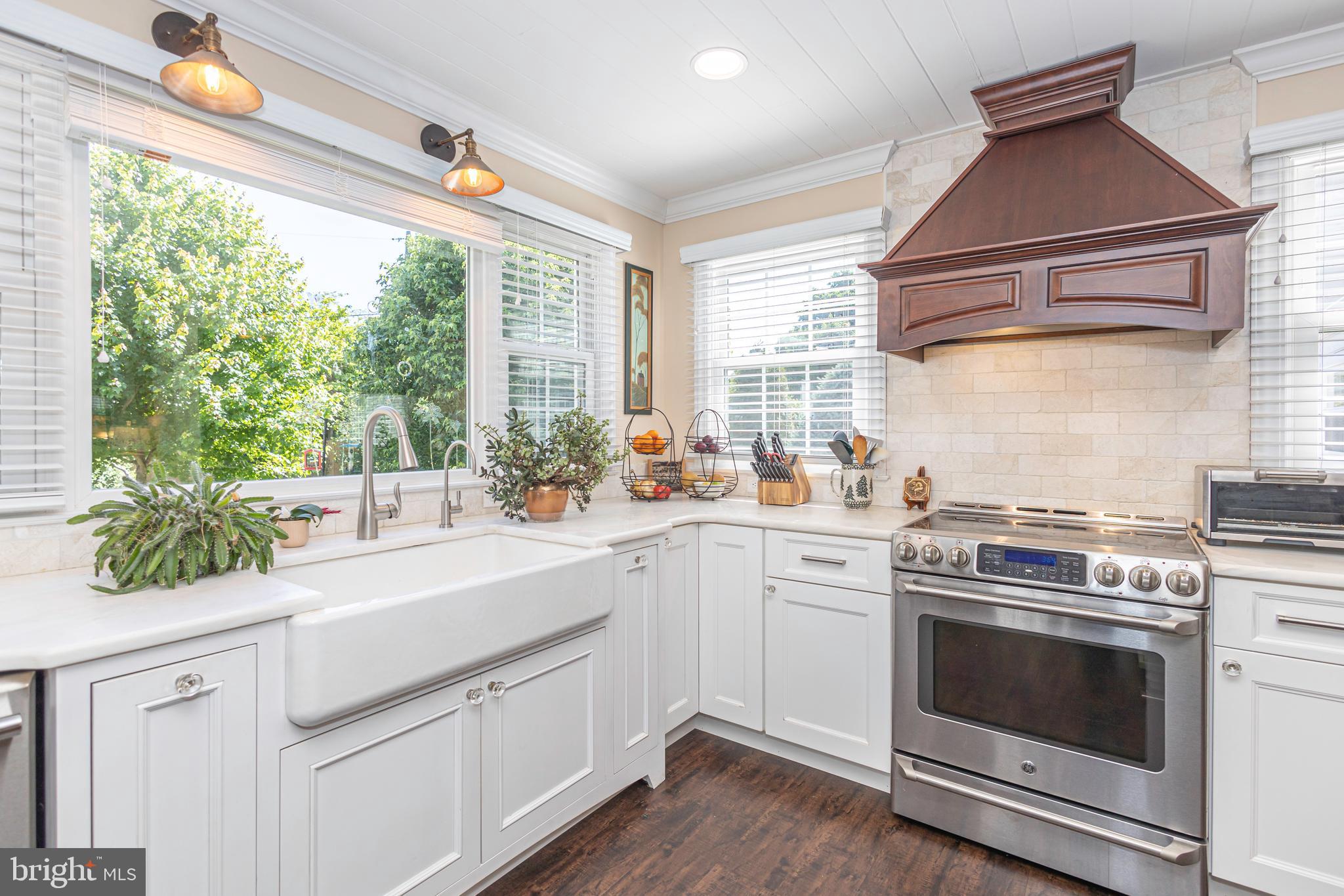 MAKEFIELD MANOR - Residential