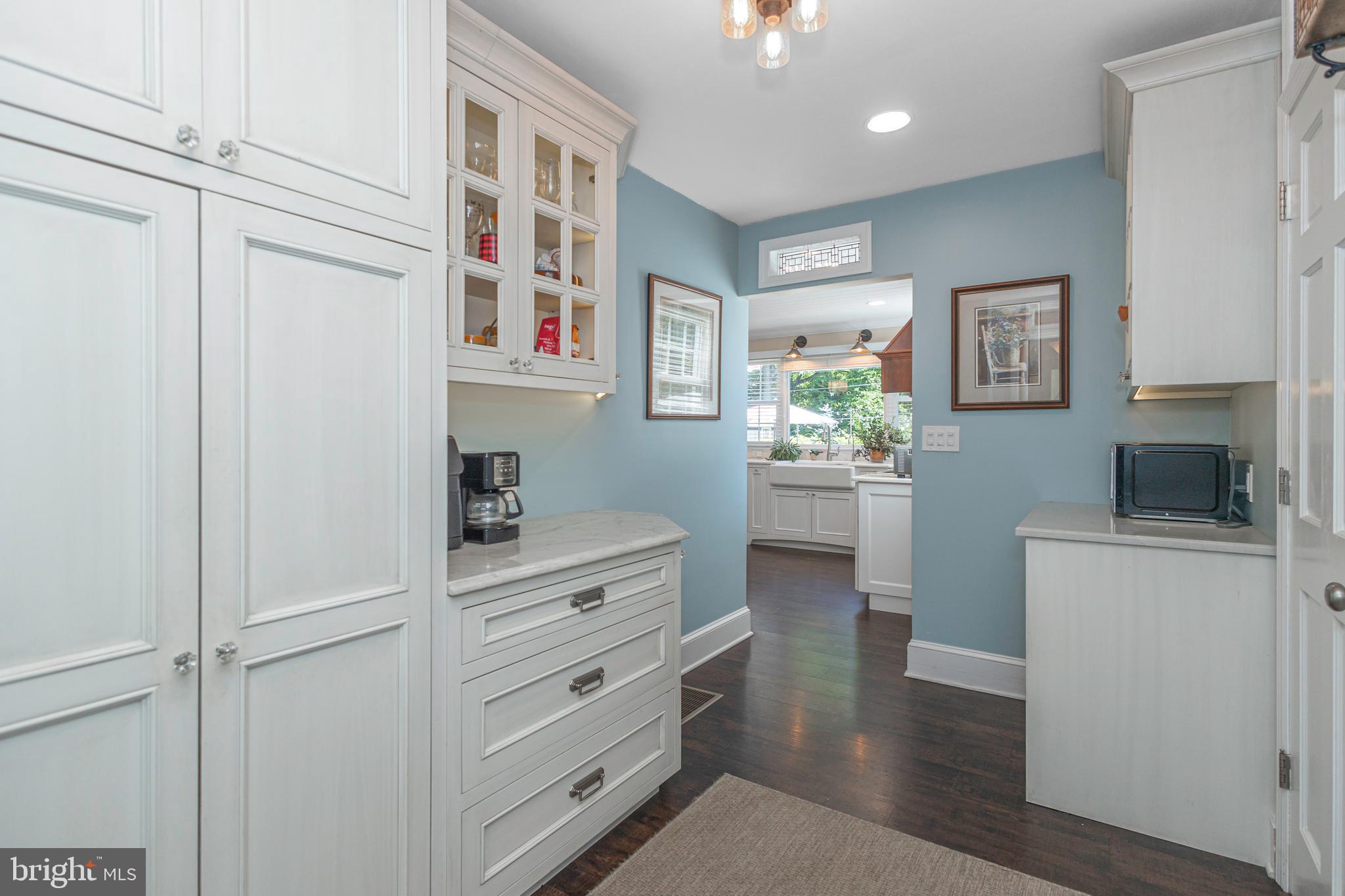 MAKEFIELD MANOR - Residential