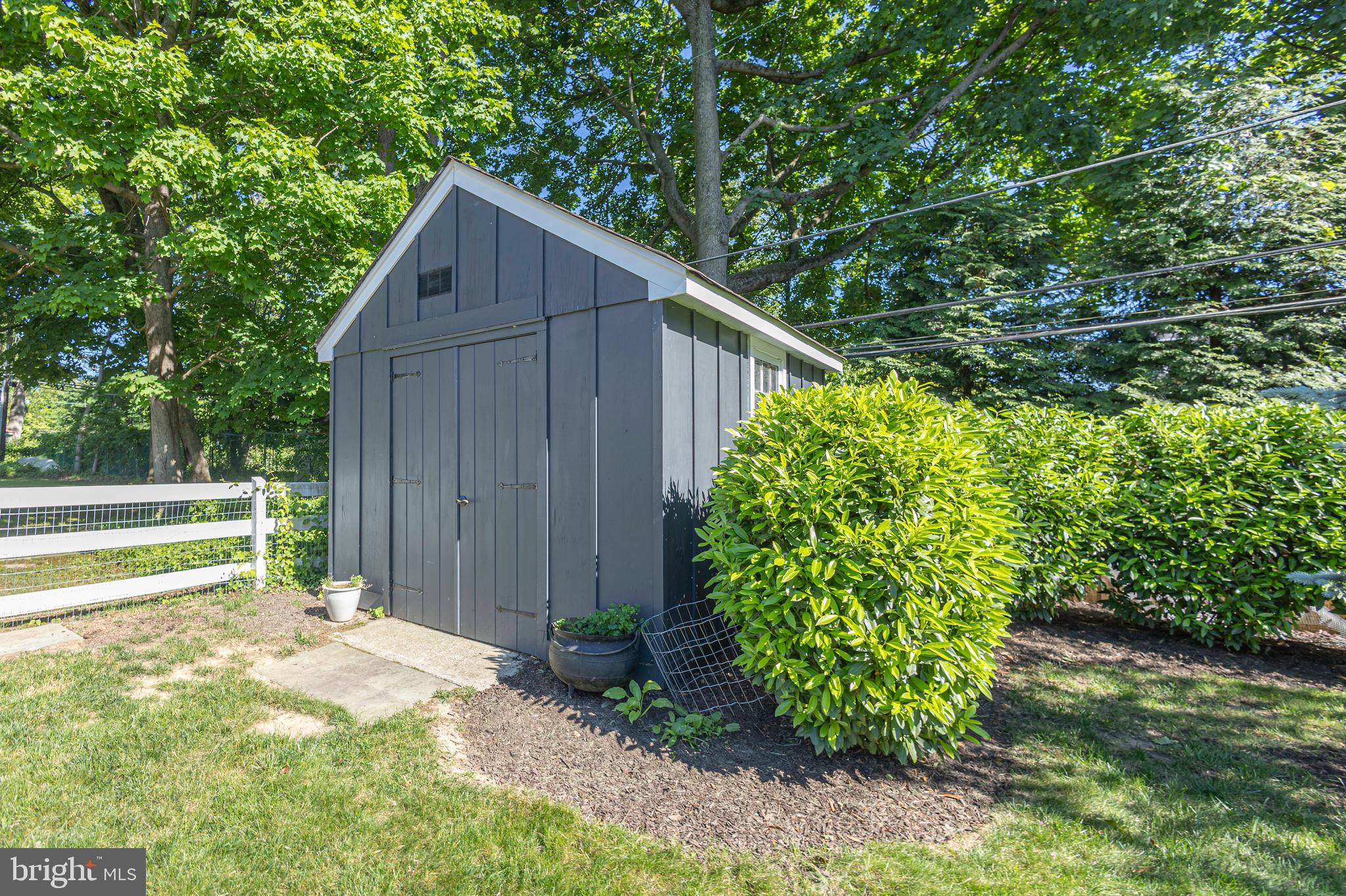 MAKEFIELD MANOR - Residential