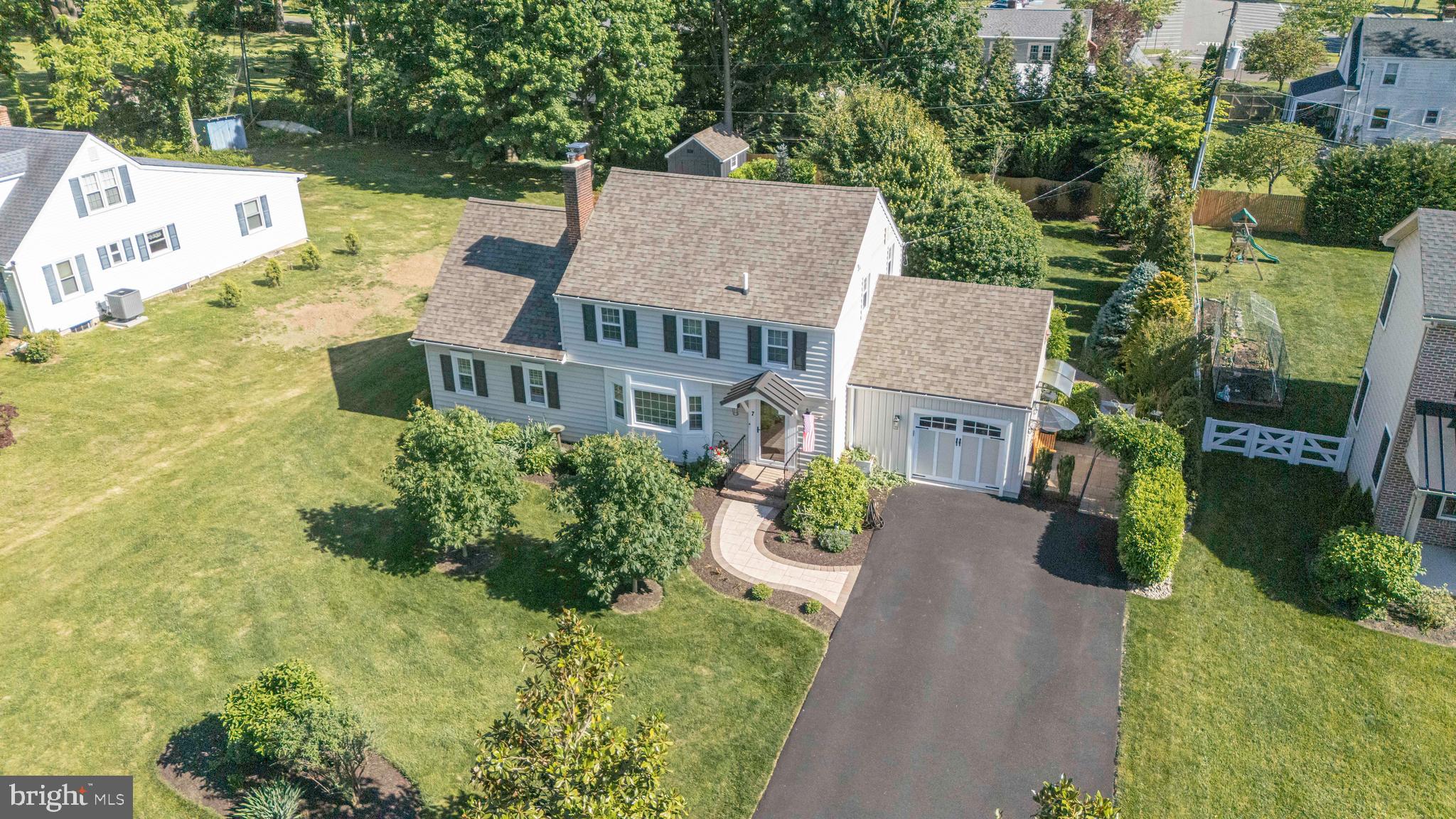 MAKEFIELD MANOR - Residential