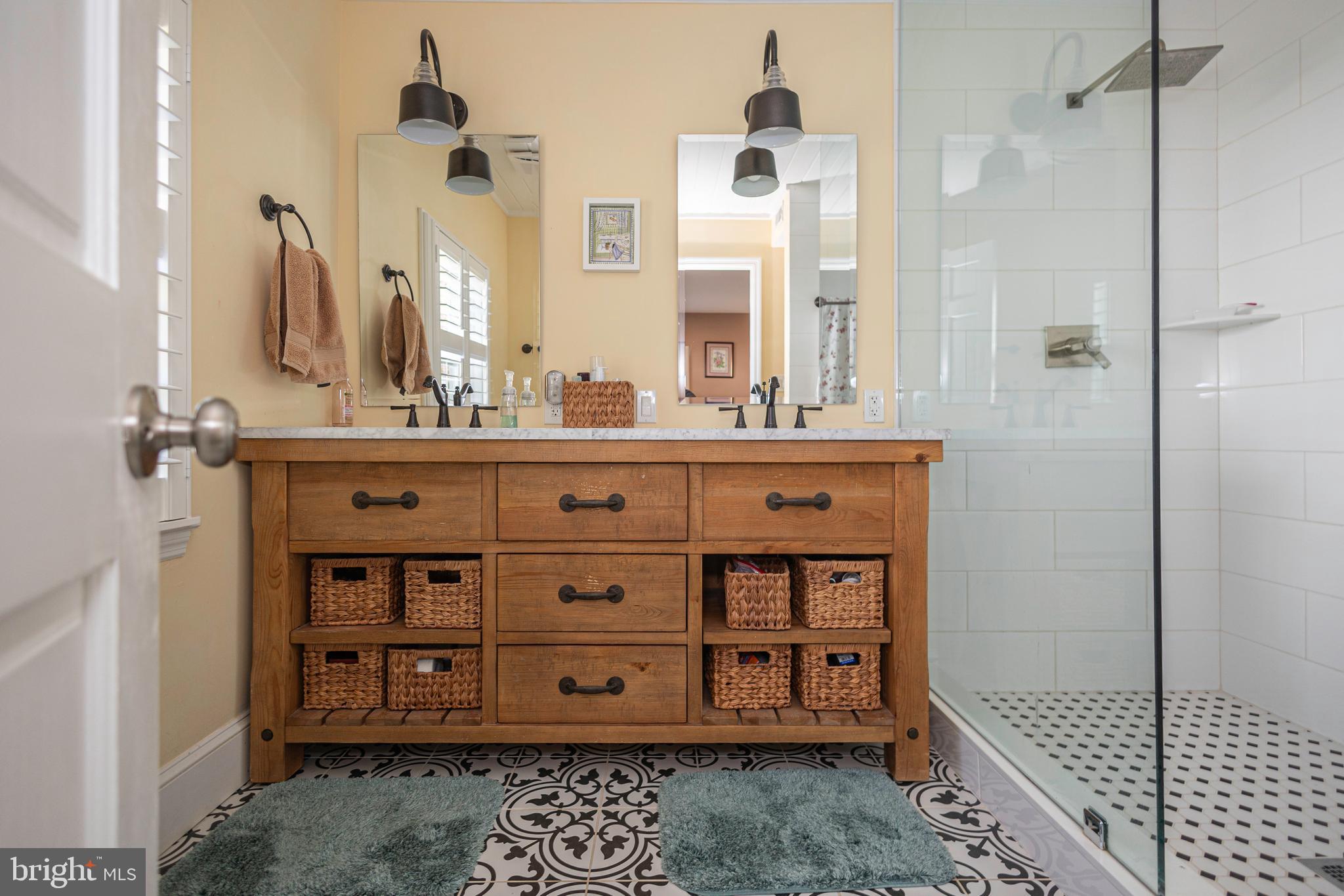 MAKEFIELD MANOR - Residential