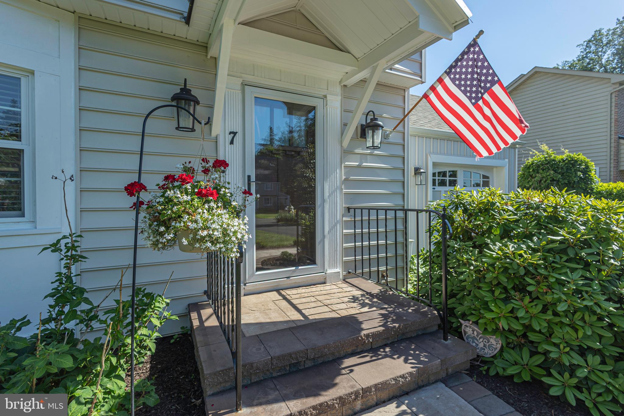 MAKEFIELD MANOR - Residential