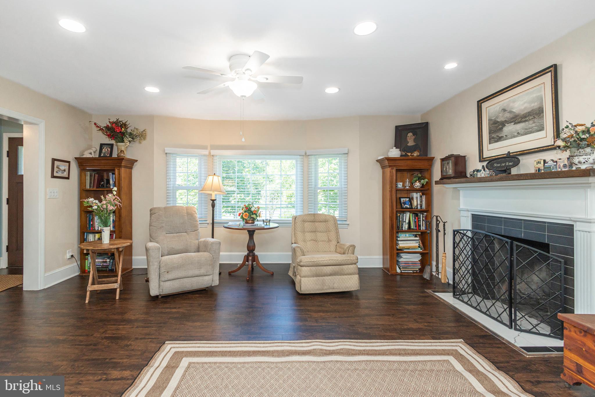 MAKEFIELD MANOR - Residential