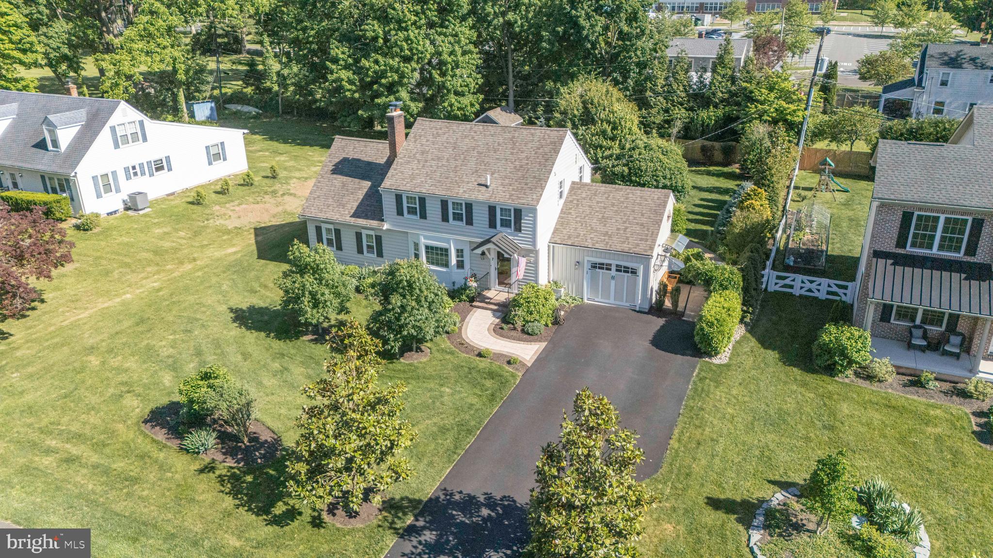 MAKEFIELD MANOR - Residential