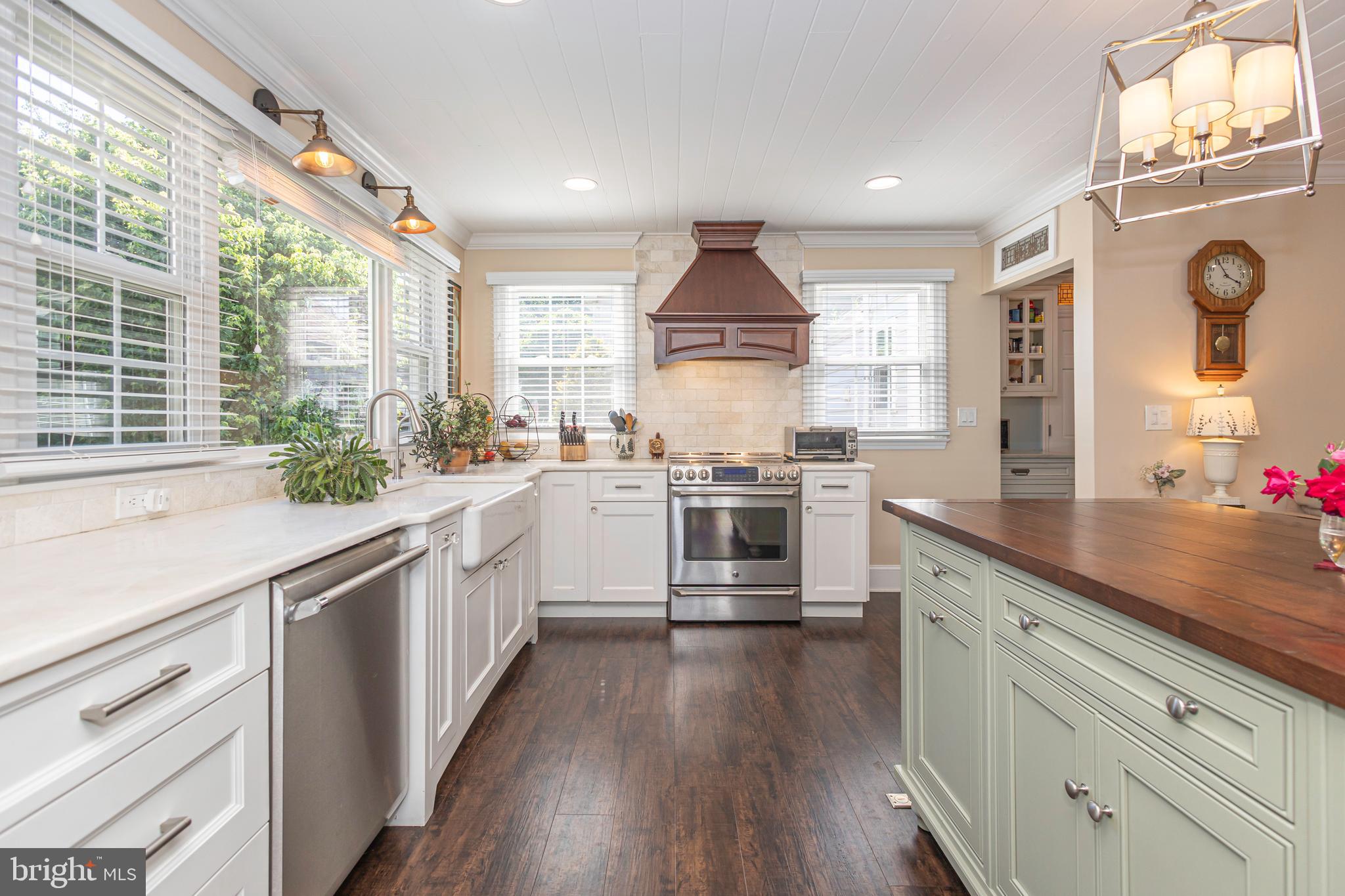 MAKEFIELD MANOR - Residential