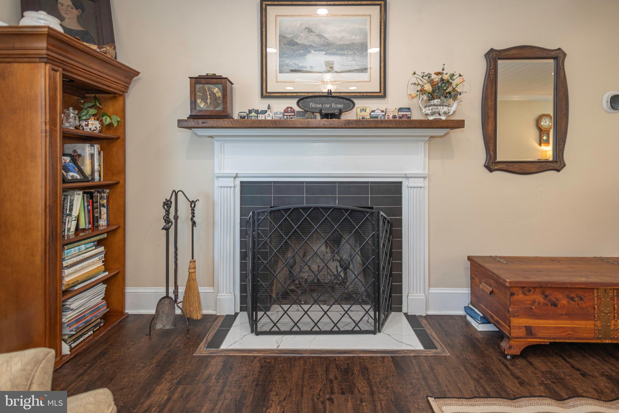 MAKEFIELD MANOR - Residential