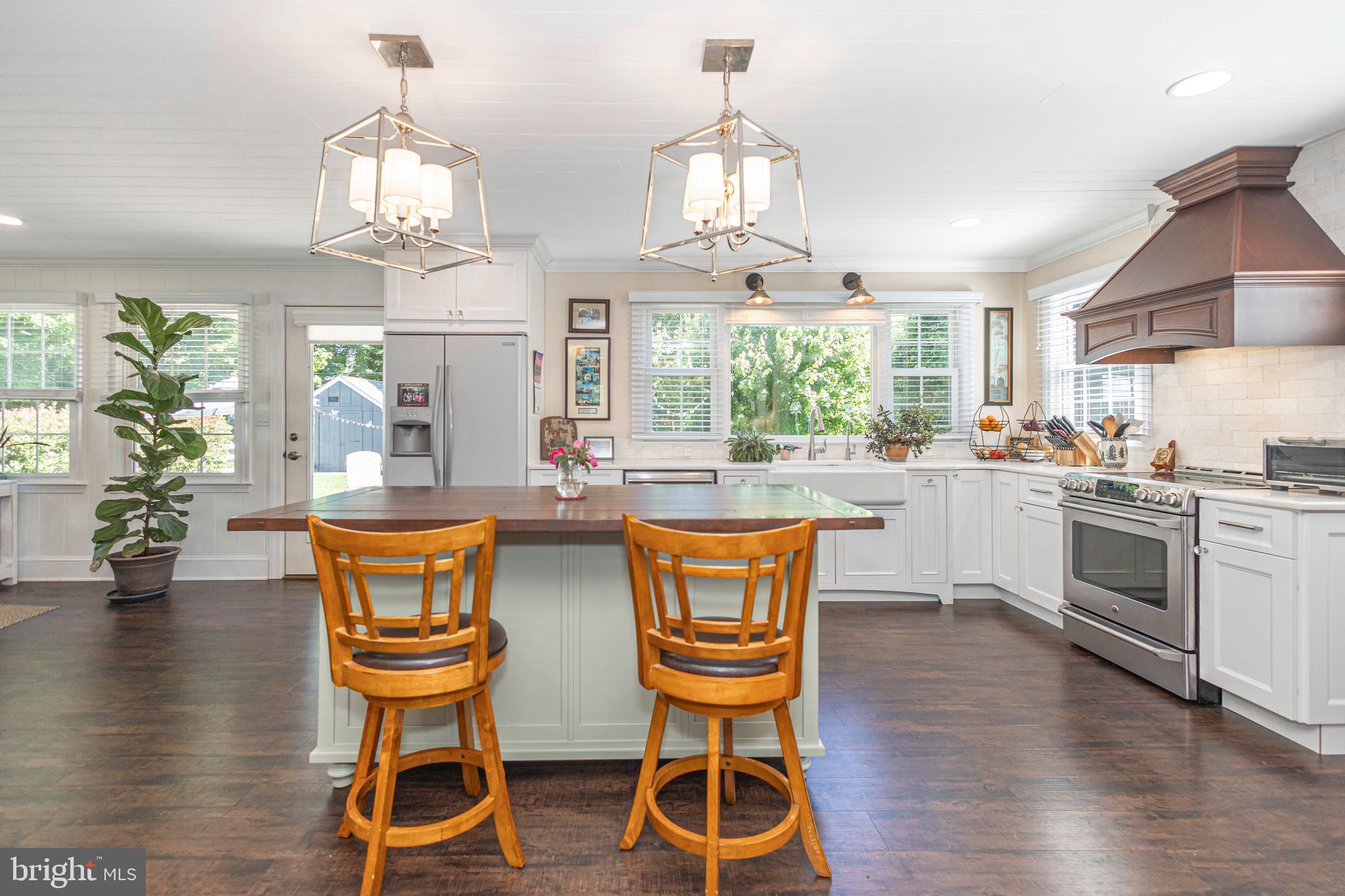 MAKEFIELD MANOR - Residential