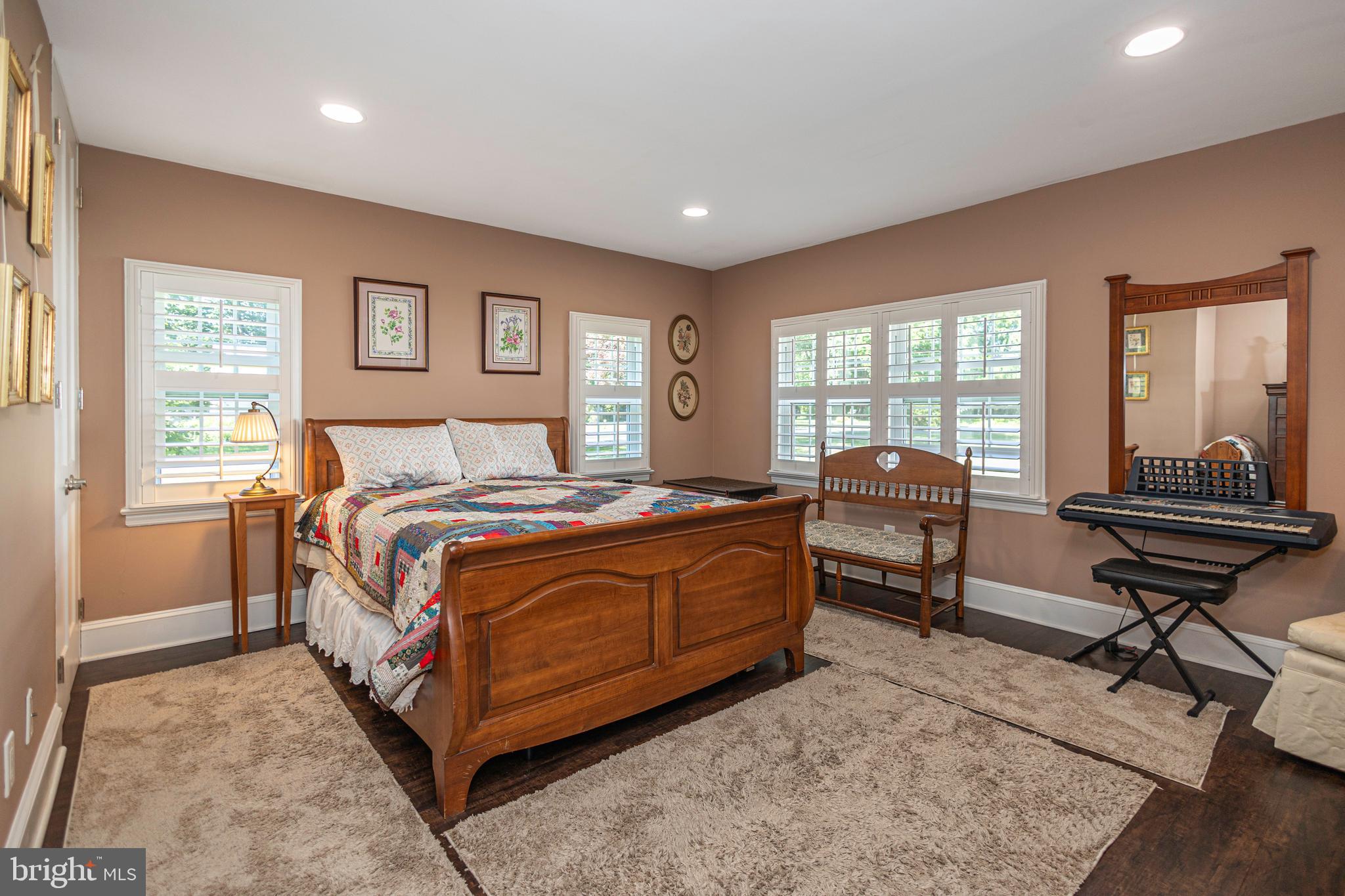 MAKEFIELD MANOR - Residential