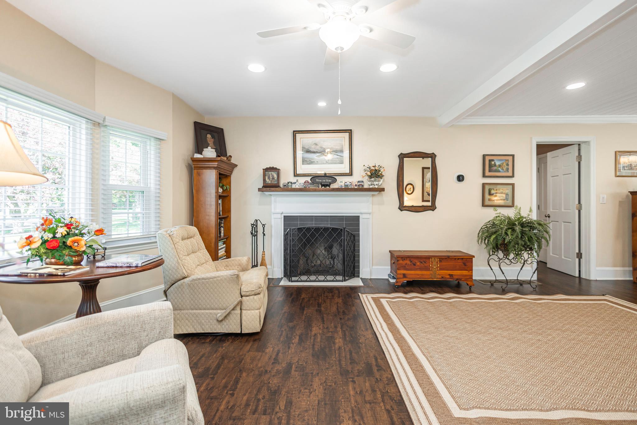MAKEFIELD MANOR - Residential