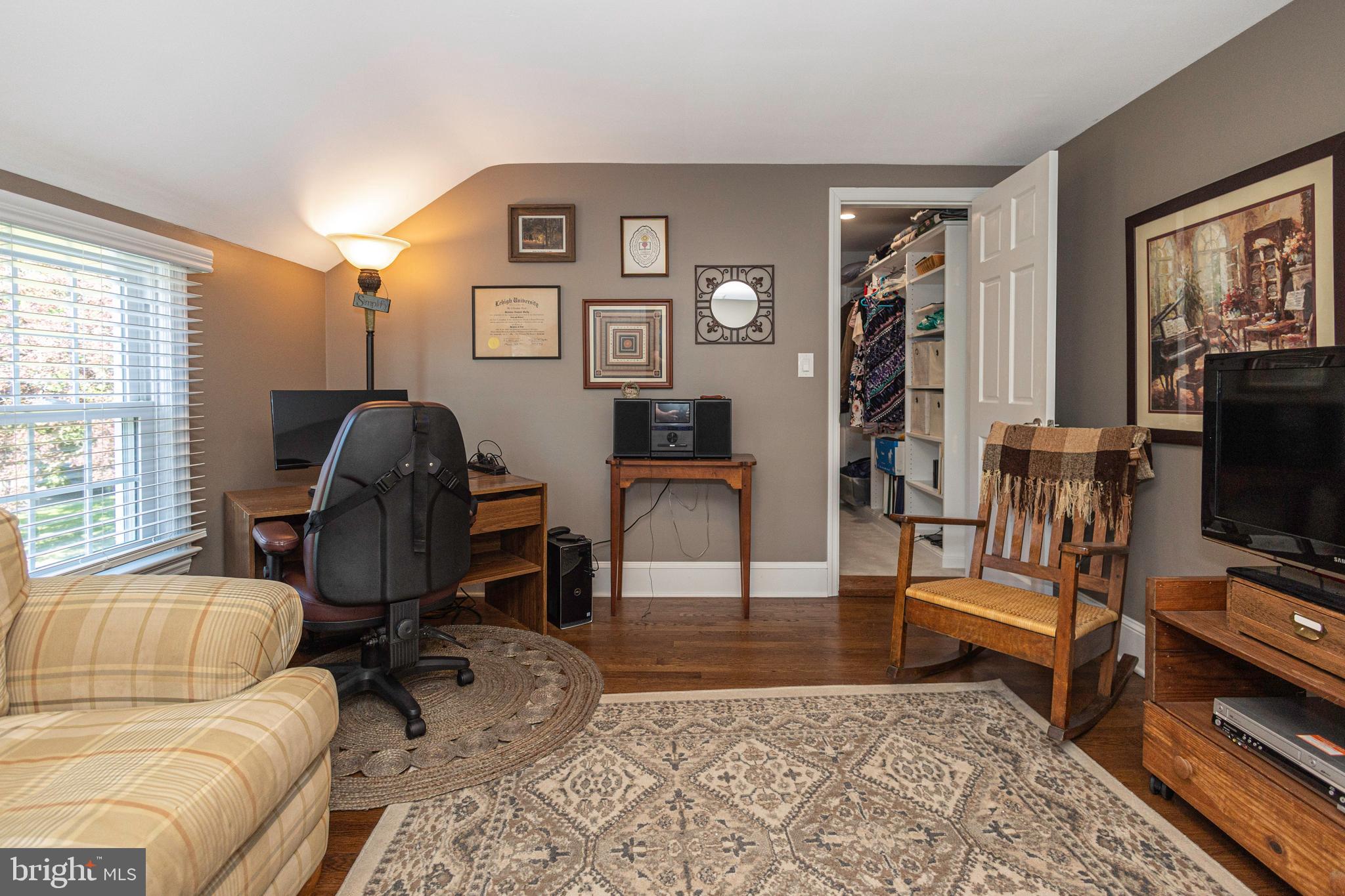 MAKEFIELD MANOR - Residential