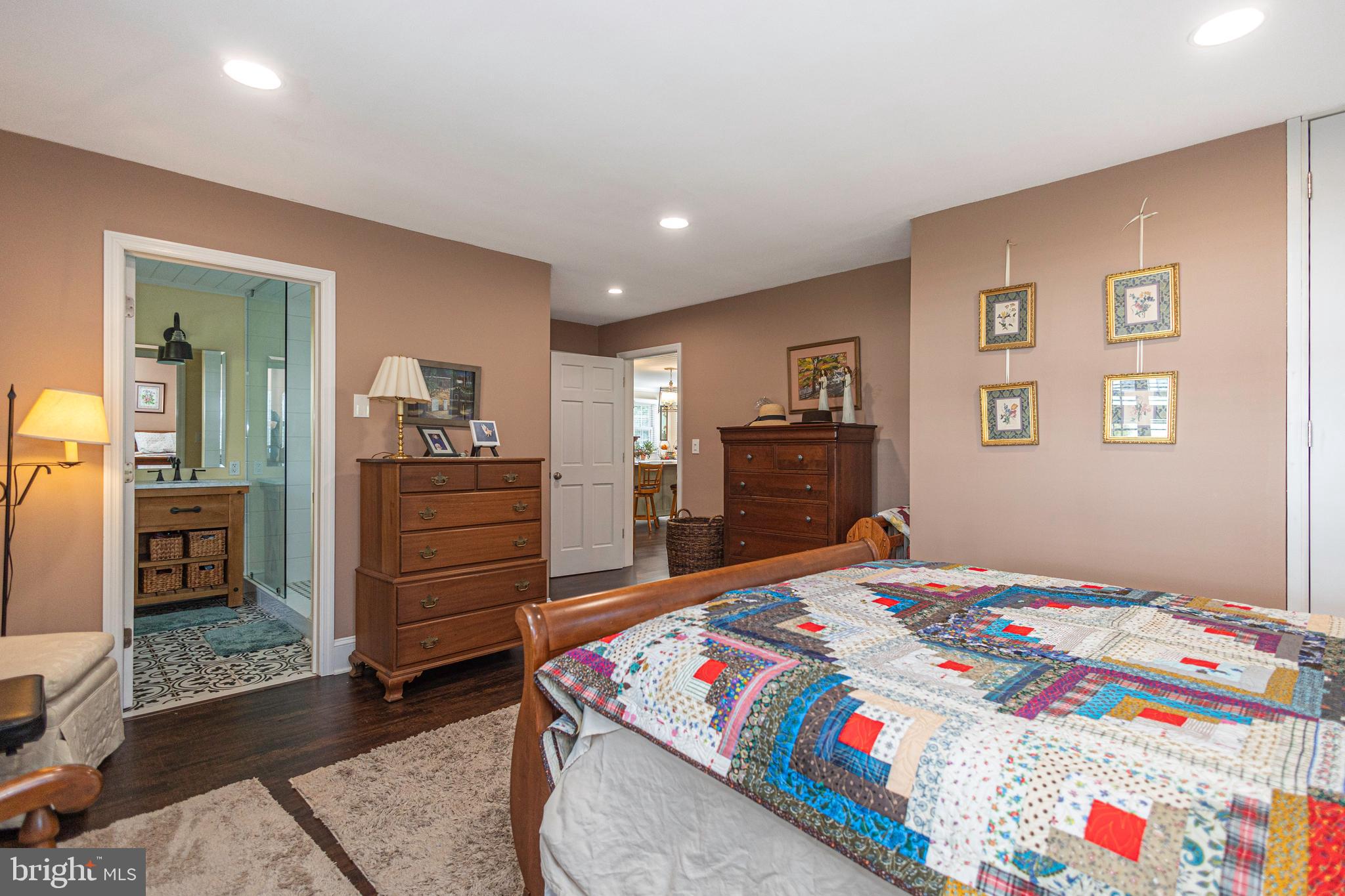 MAKEFIELD MANOR - Residential