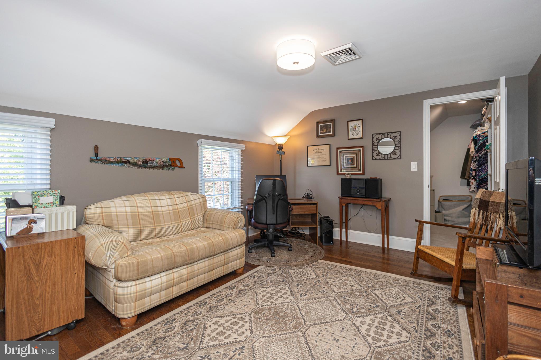 MAKEFIELD MANOR - Residential