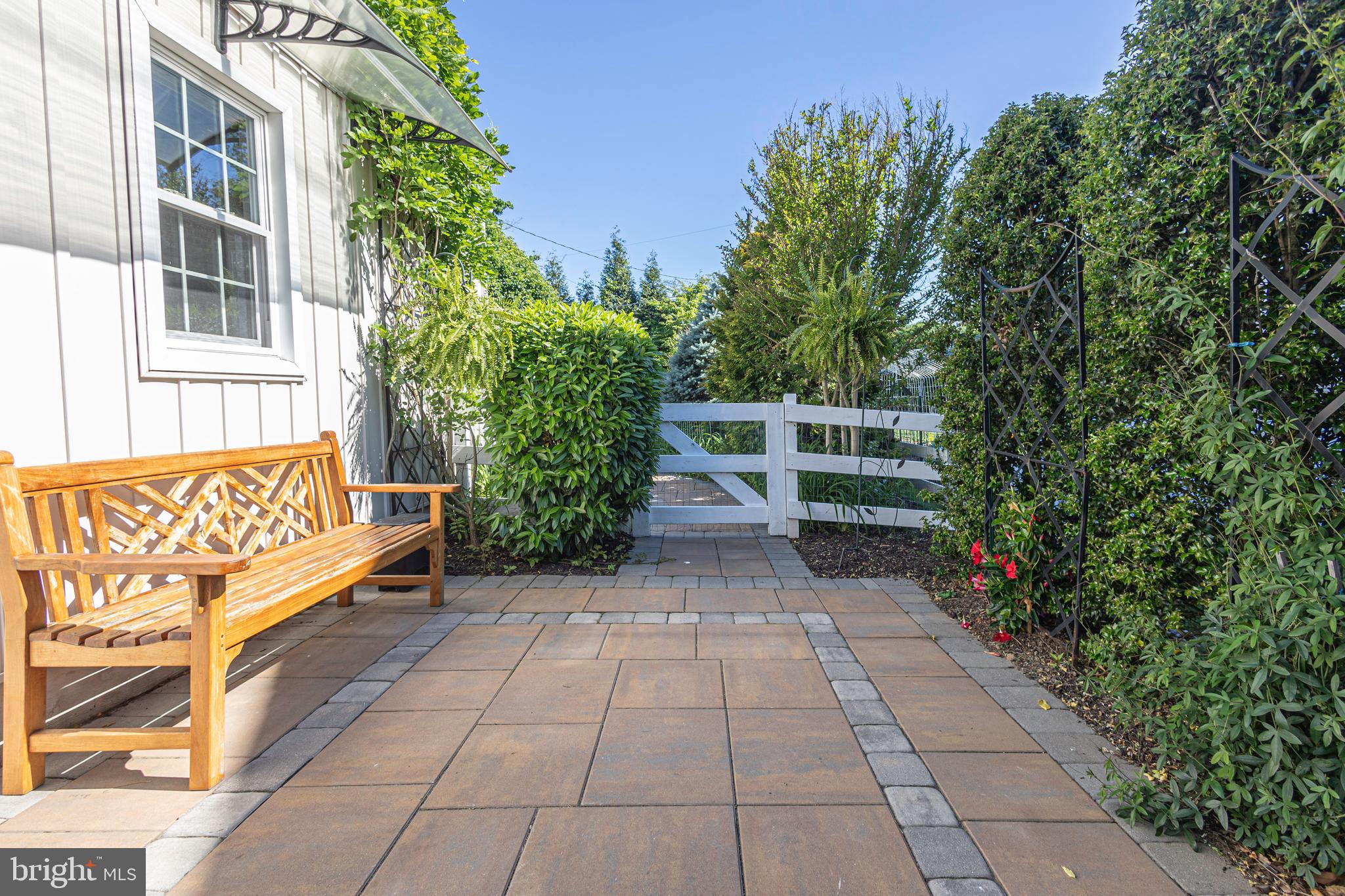 MAKEFIELD MANOR - Residential