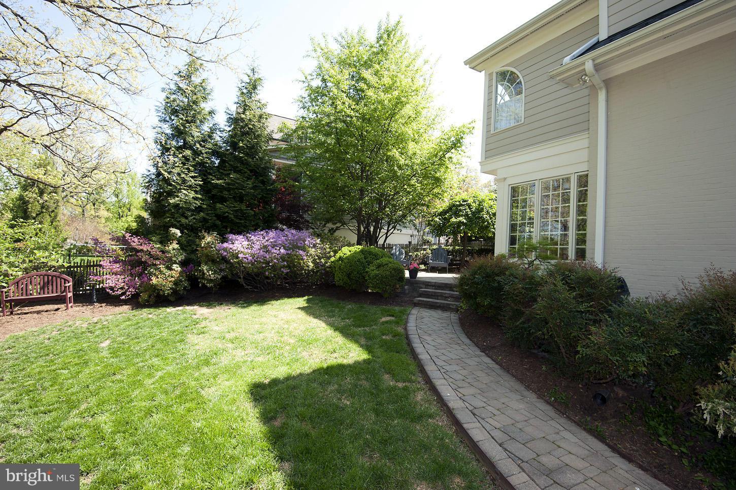 COUNTRY CLUB HILLS - Residential