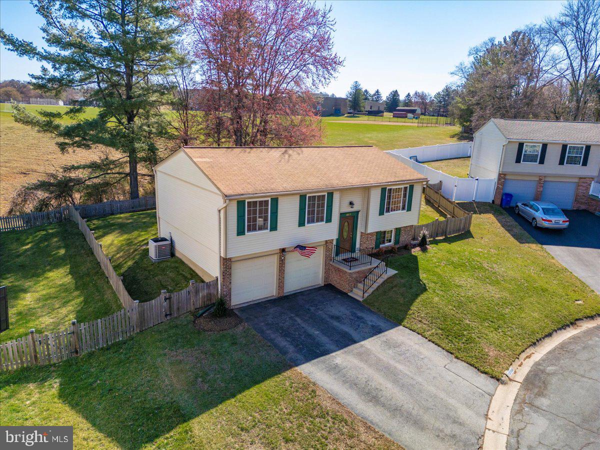 QUINCE ORCHARD MANOR - Residential